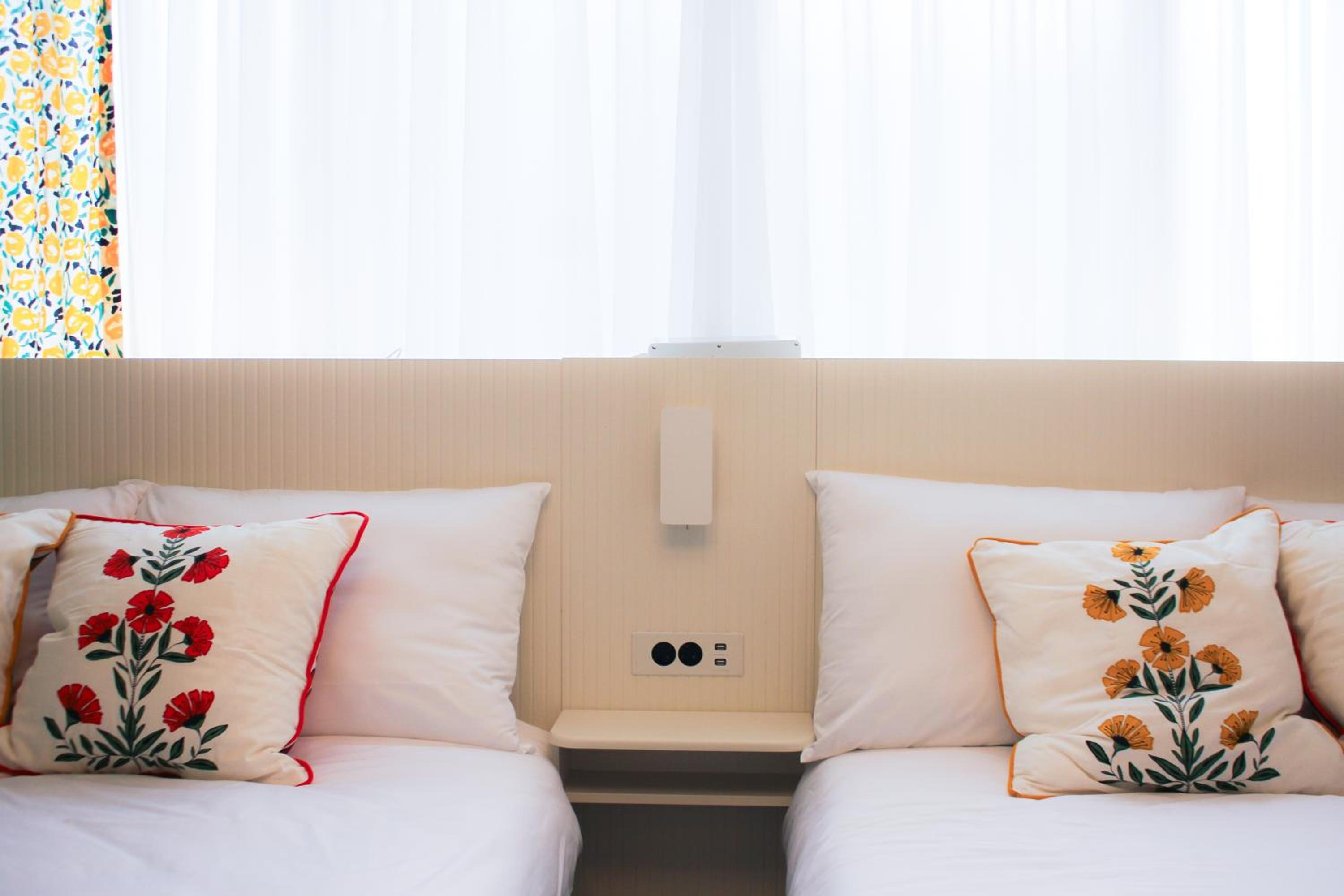 4 Beds in the Heart of Hongdae, Mangwon, Sangsu & Red Road