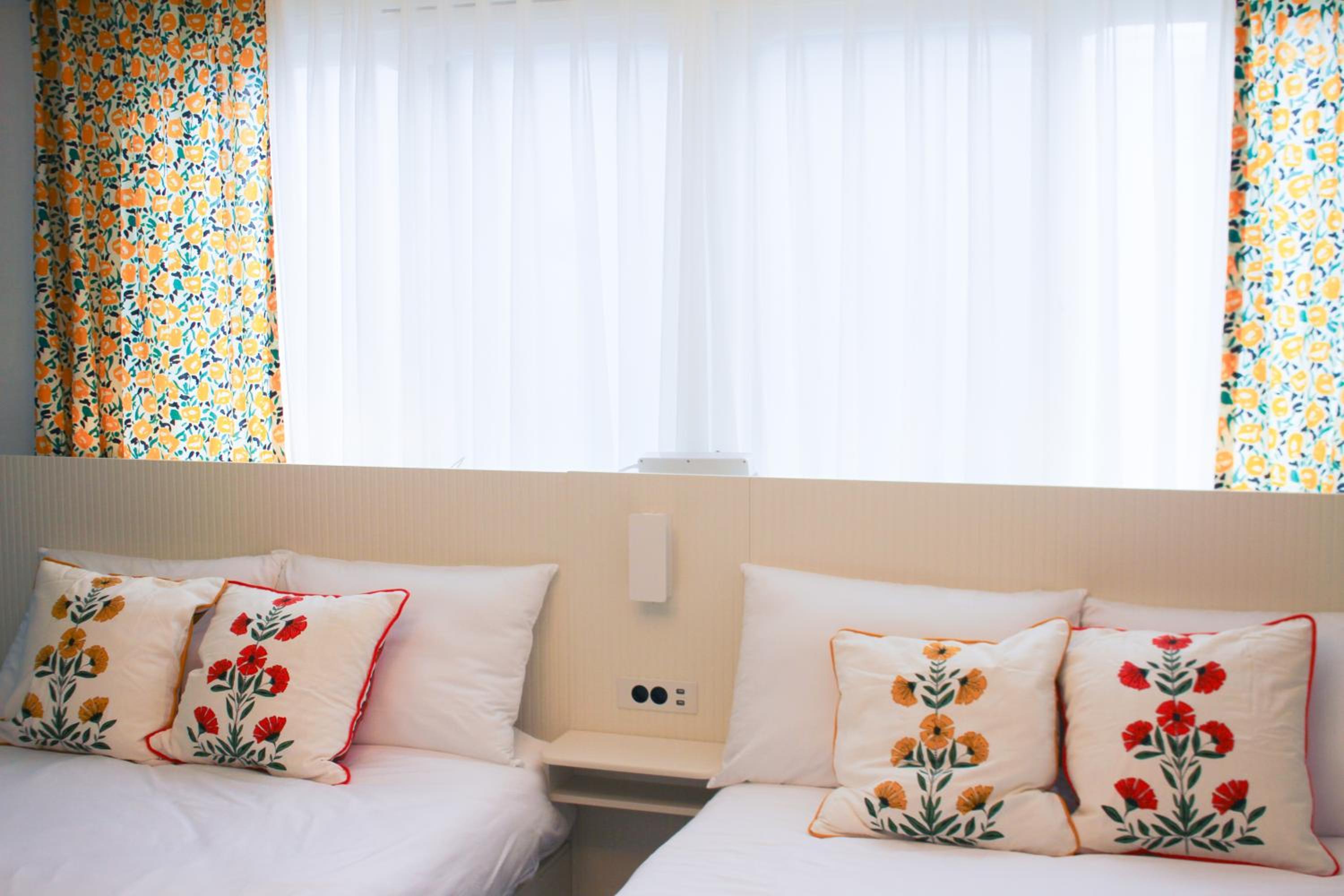 4 Beds in the Heart of Hongdae, Mangwon, Sangsu & Red Road