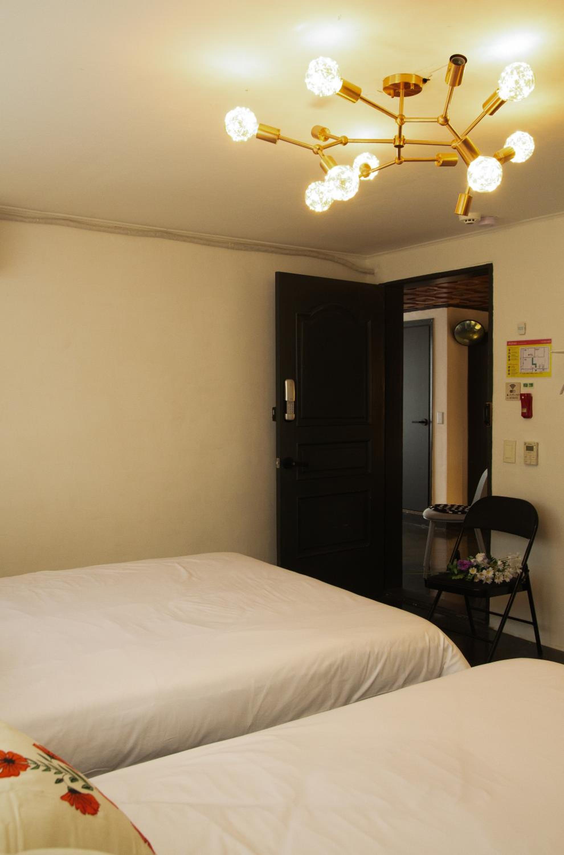 4 Beds in the Heart of Hongdae, Mangwon, Sangsu & Red Road