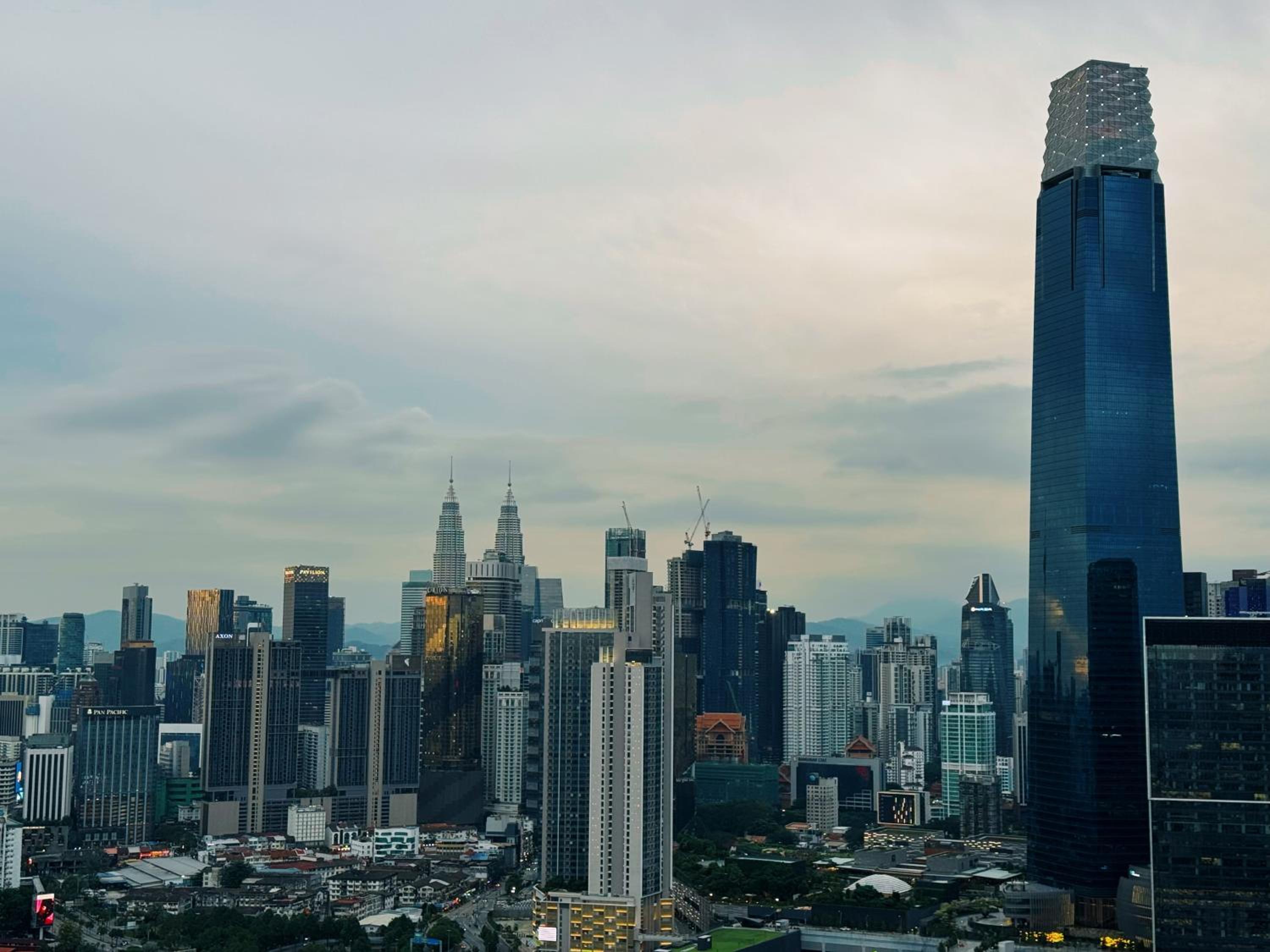 4BR KLCC View MRT 2min Free Parking Big Unit