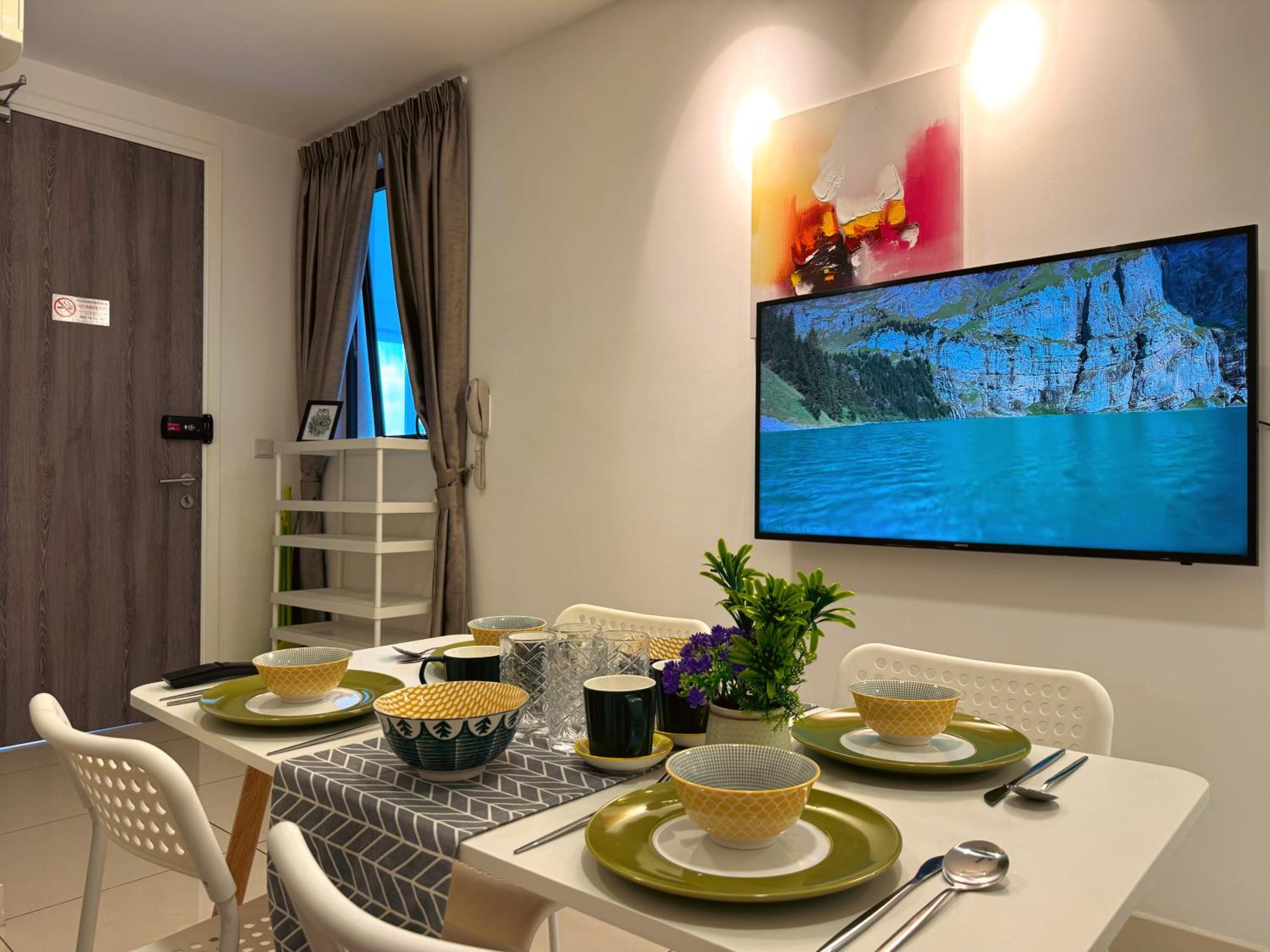 4BR KLCC View MRT 2min Free Parking Big Unit