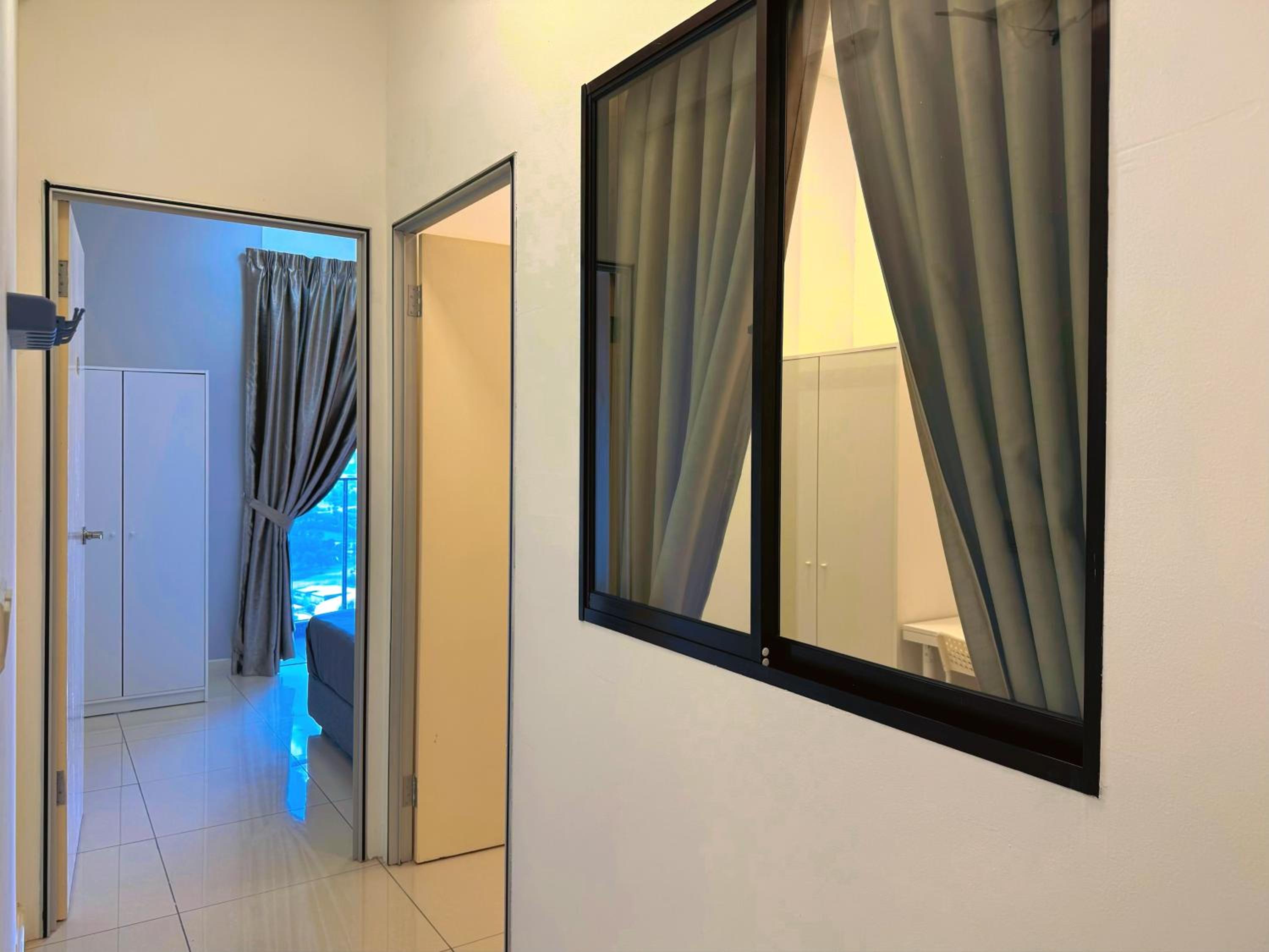 4BR KLCC View MRT 2min Free Parking Big Unit