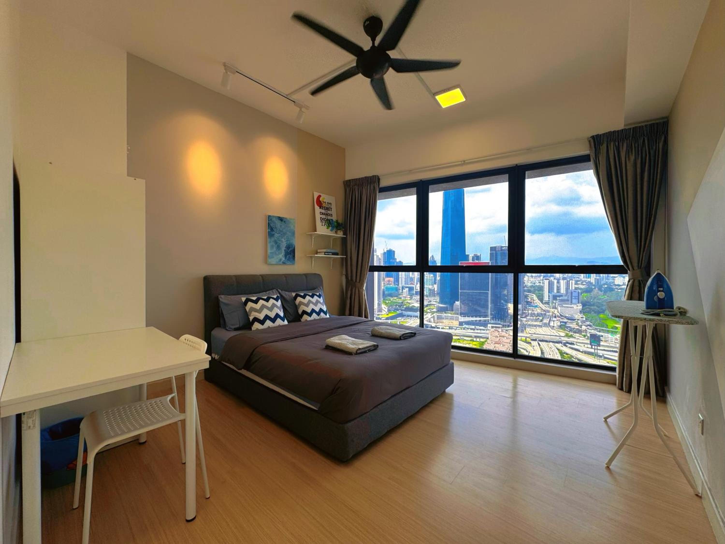 4BR KLCC View MRT 2min Free Parking Big Unit