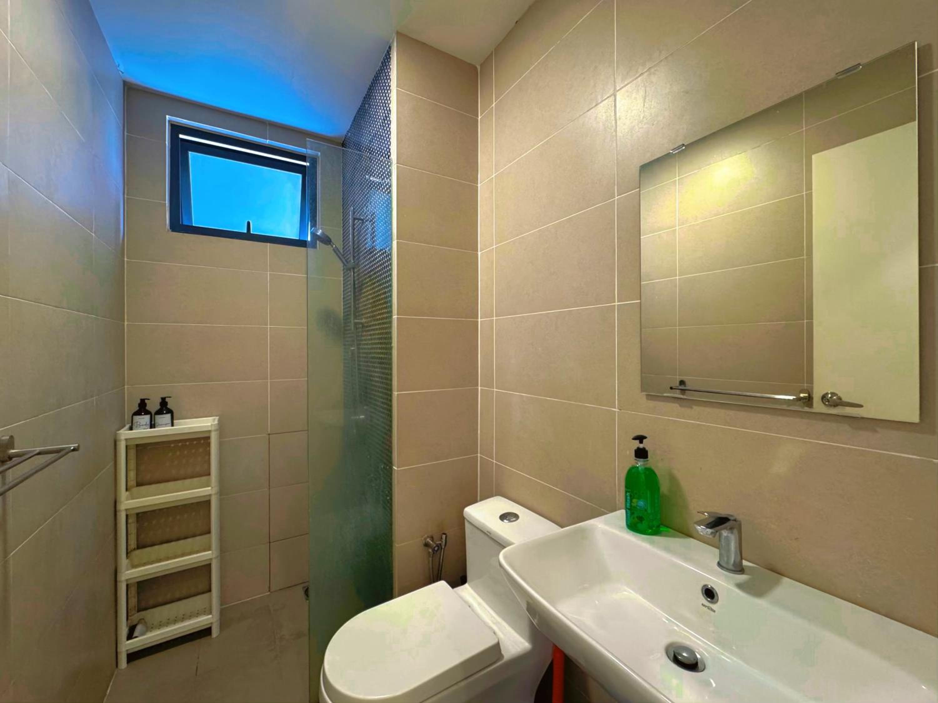 4BR KLCC View MRT 2min Free Parking Big Unit