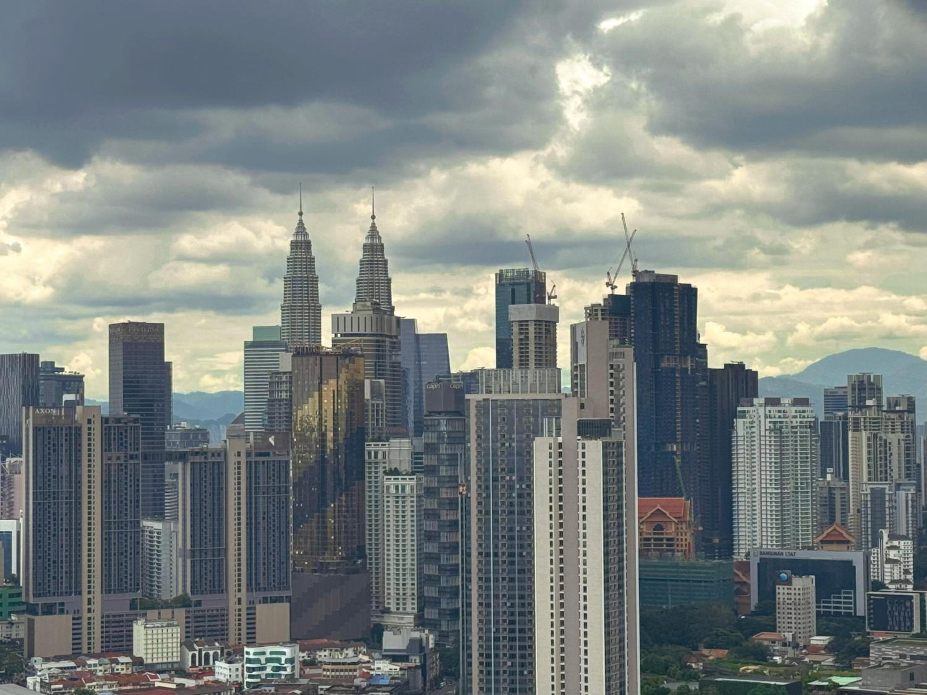 4BR KLCC View MRT 2min Free Parking Big Unit