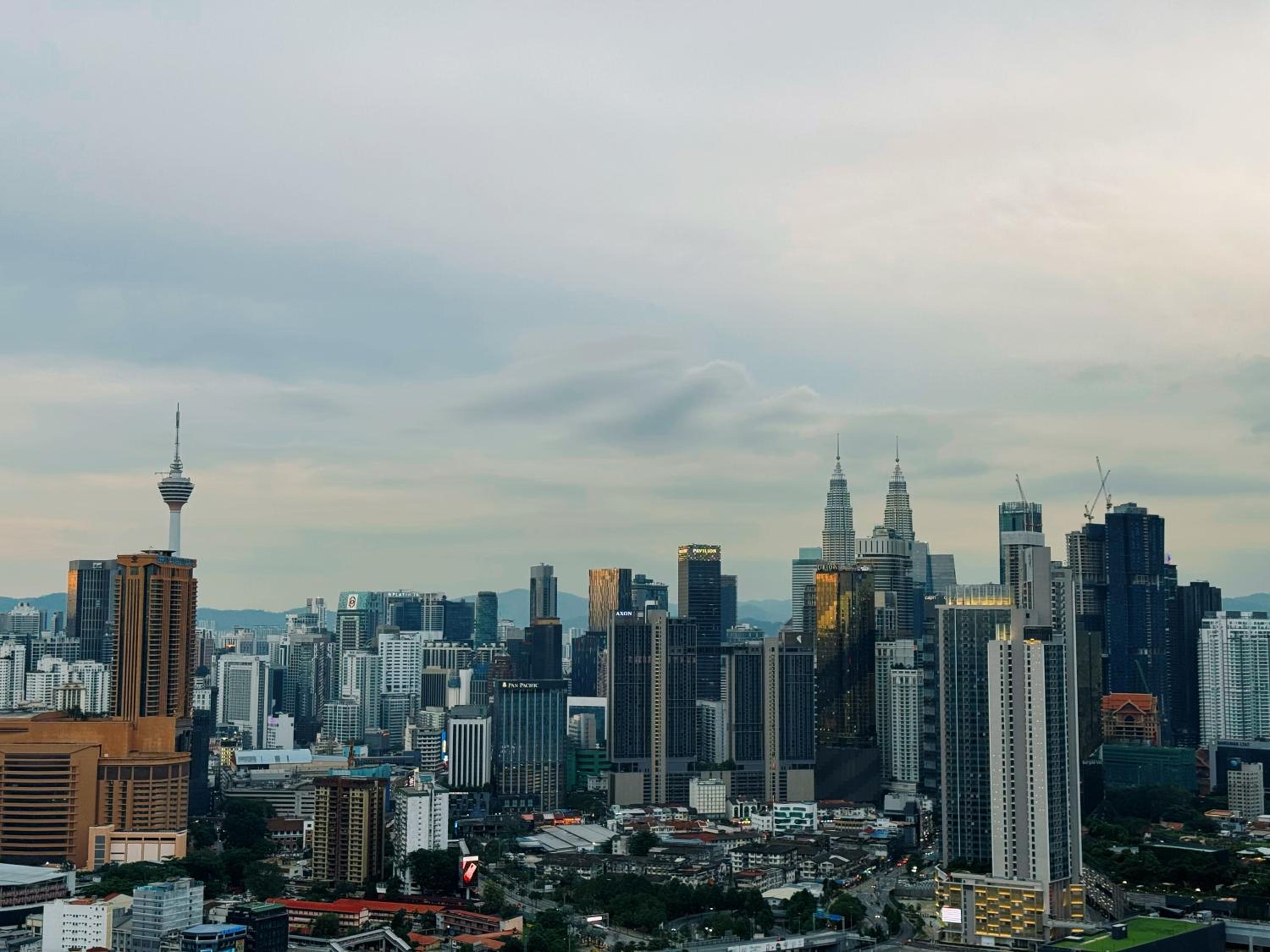 4BR KLCC View MRT 2min Free Parking Big Unit