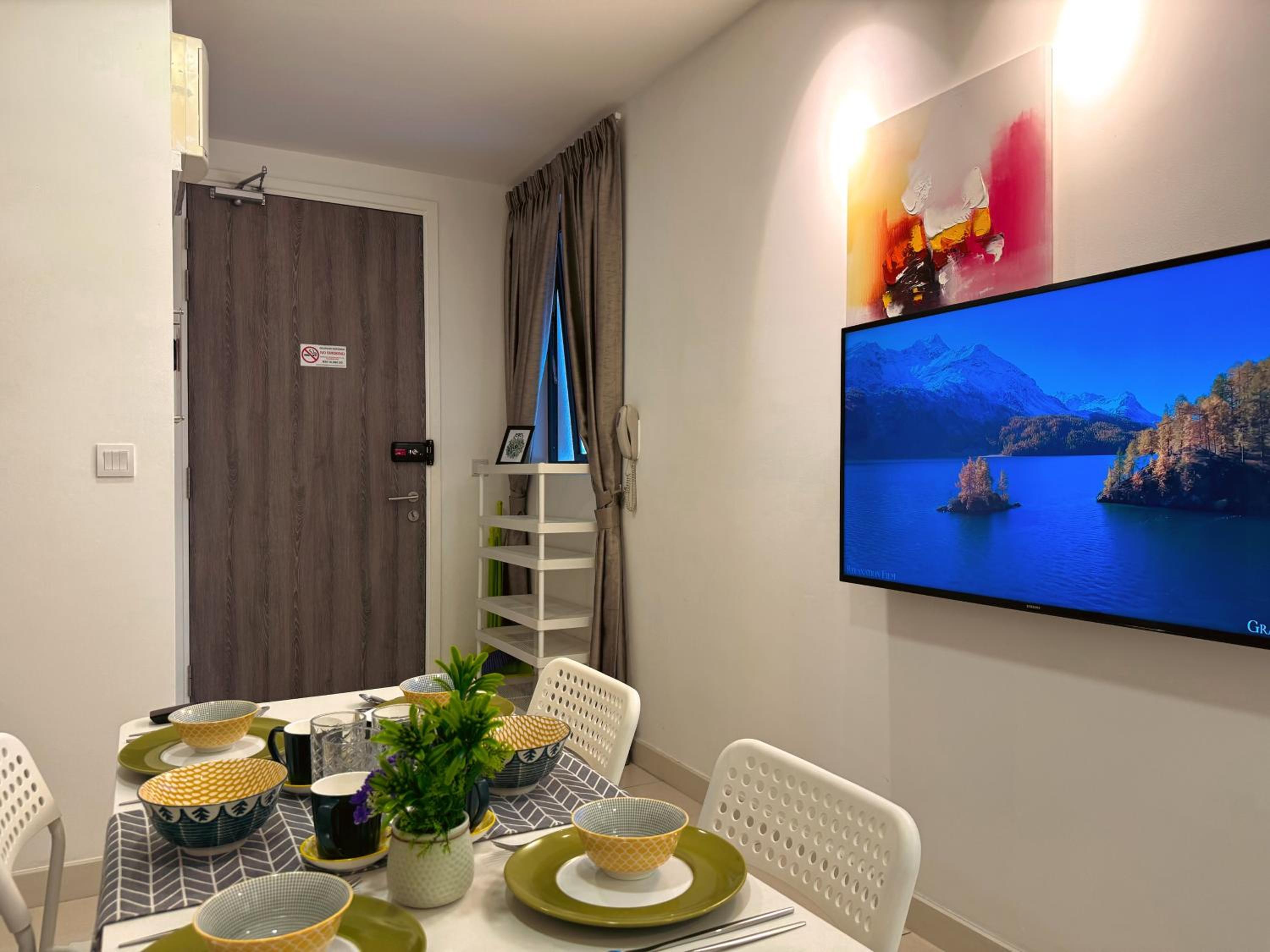 4BR KLCC View MRT 2min Free Parking Big Unit