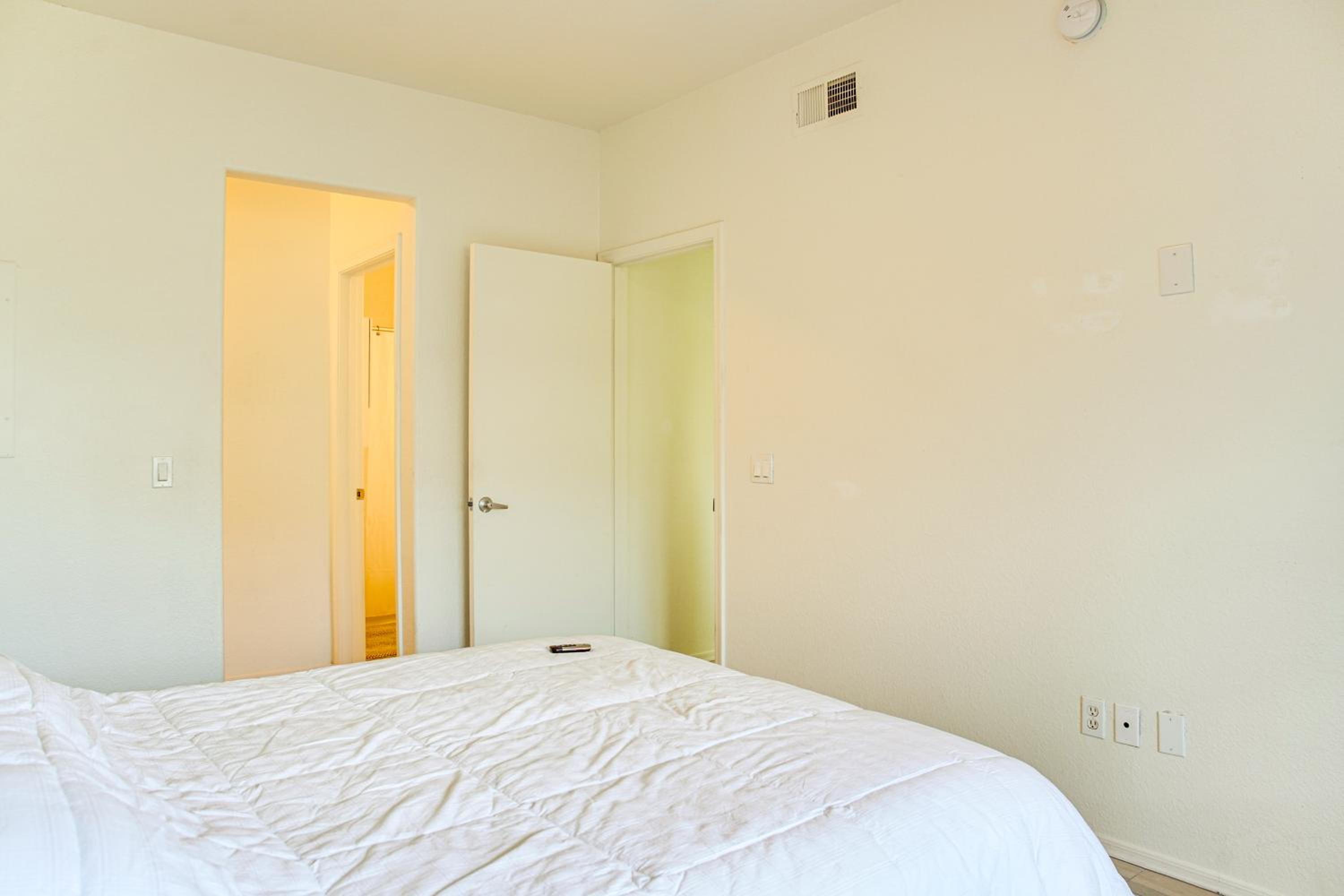 Unwind Poolside! Condo 1 Mi to South Mountain Park