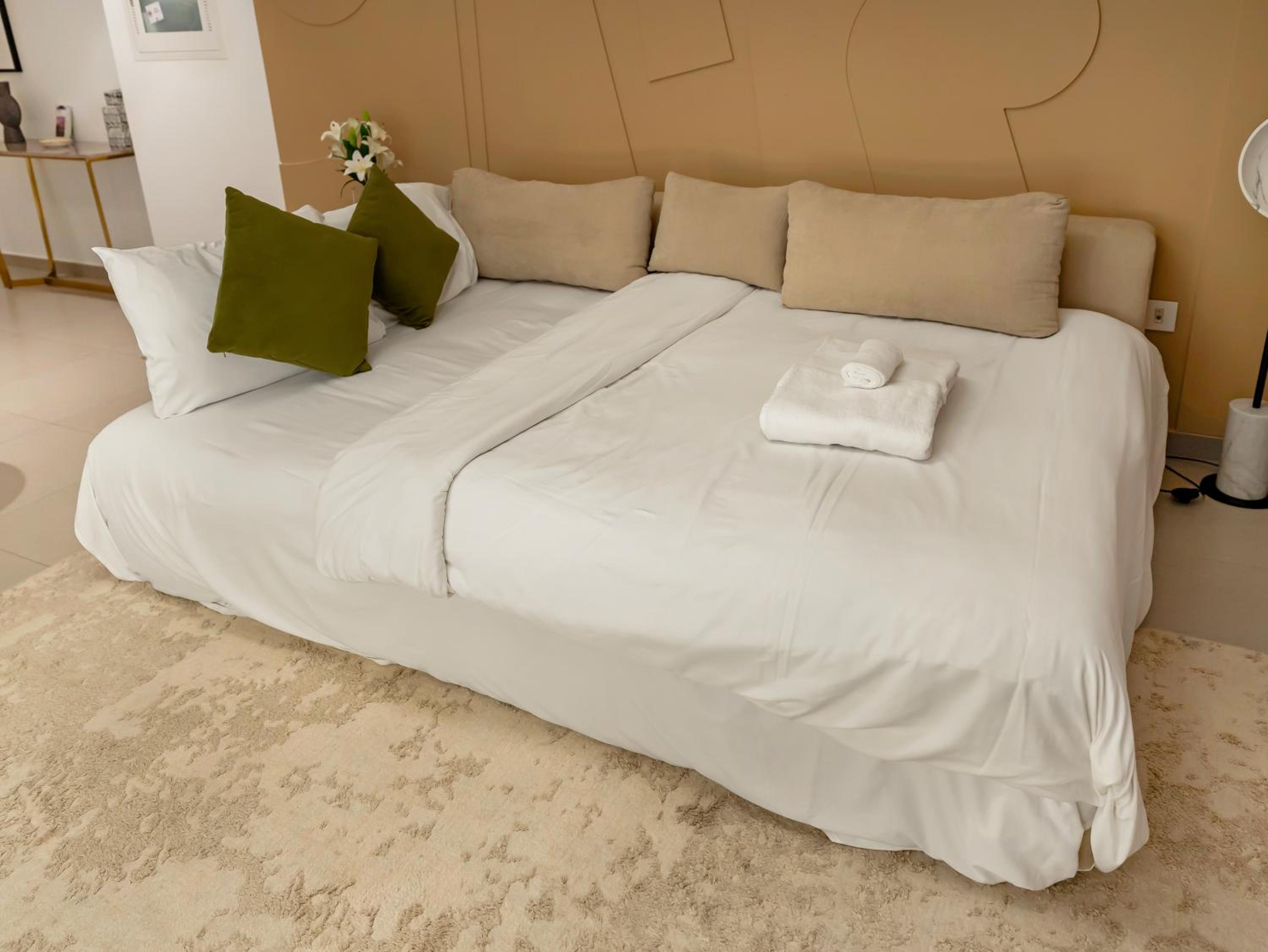 Stunning Two-Bedroom Apartment with Skyline View & walk to Dubai Mall by TerraHome