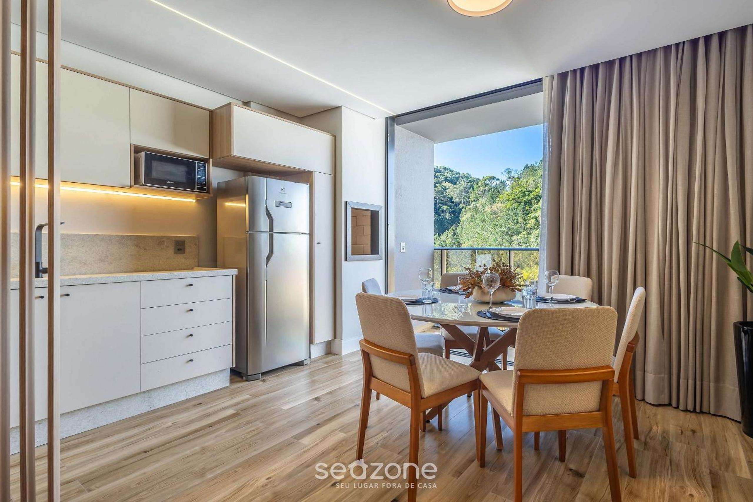 Building with swimming pool next to Balneário Shopping in BC - TSO
