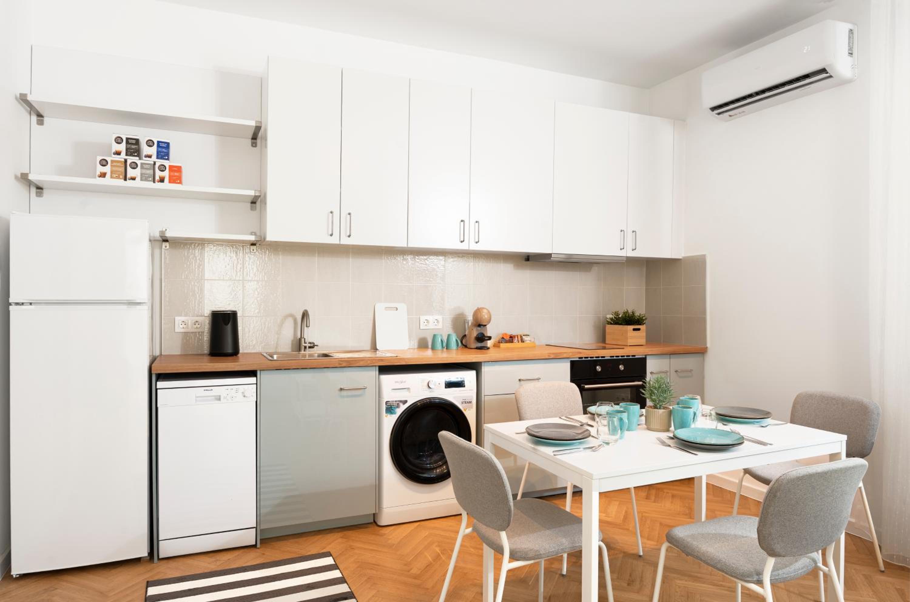 Starflat Gorgeous central apartment next to NDK