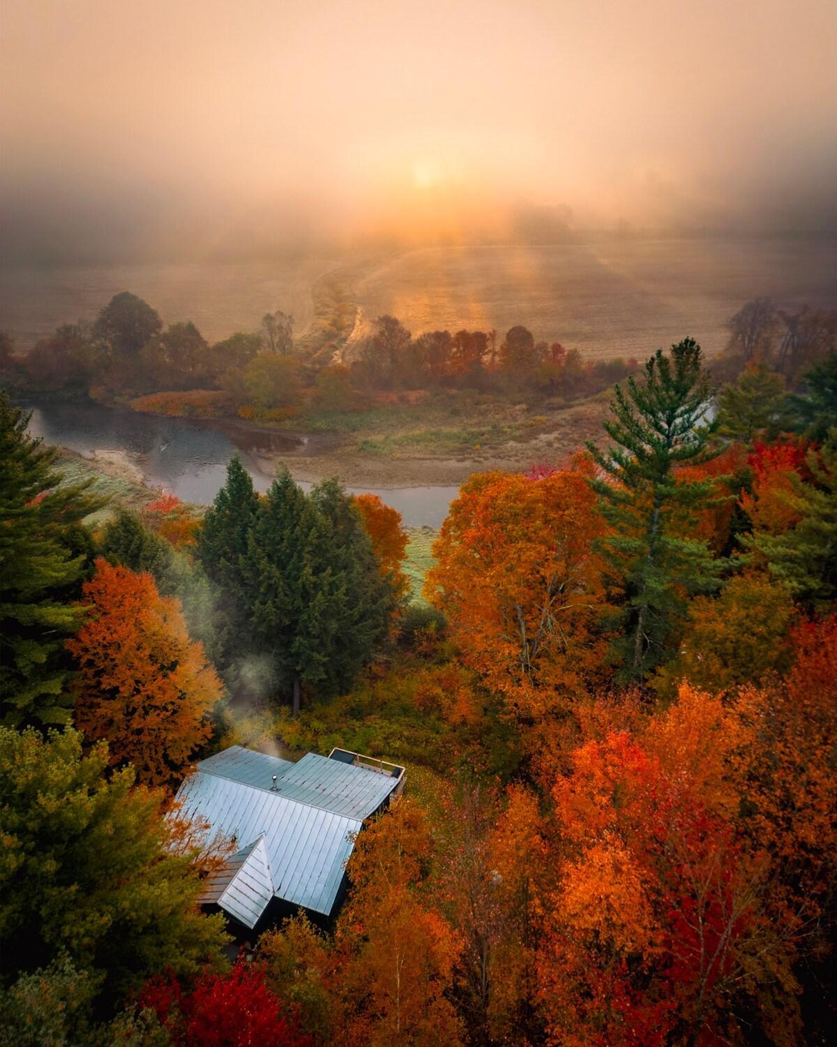 River Ridge Cabin, Clubhouse Included, 2 Units, Forest Setting, River Views, near Stowe
