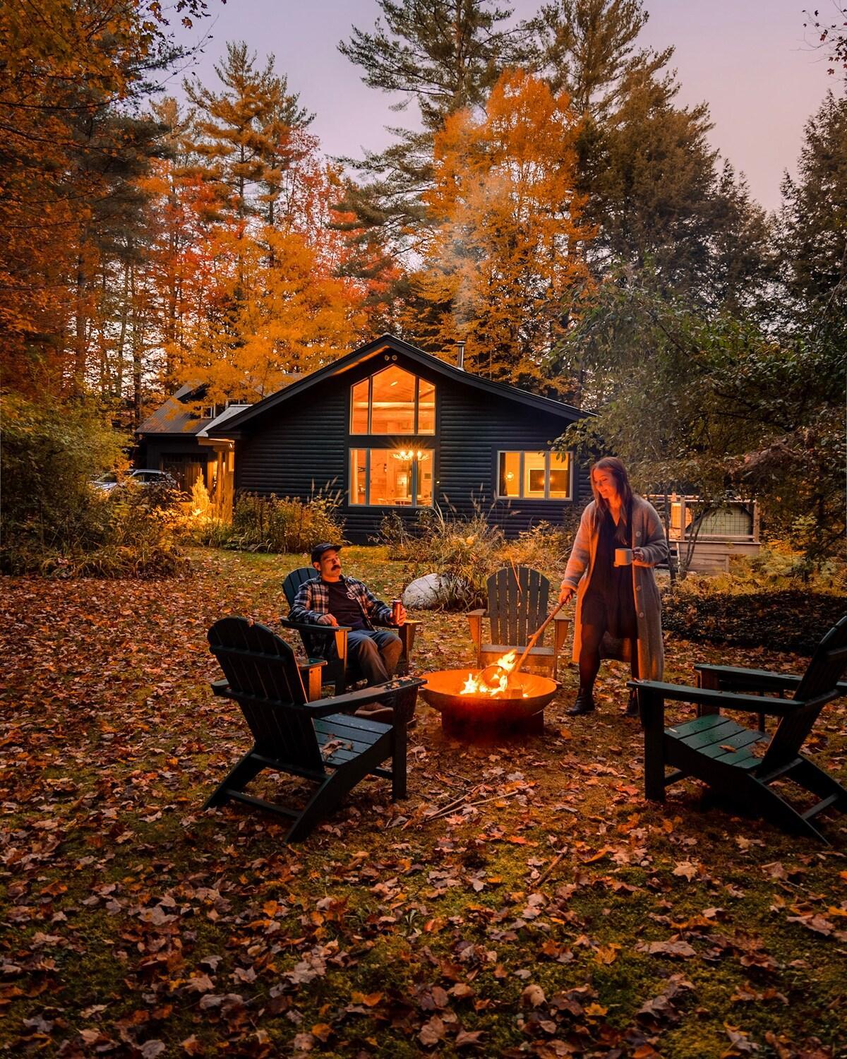 River Ridge Cabin, Clubhouse Included, 2 Units, Forest Setting, River Views, near Stowe