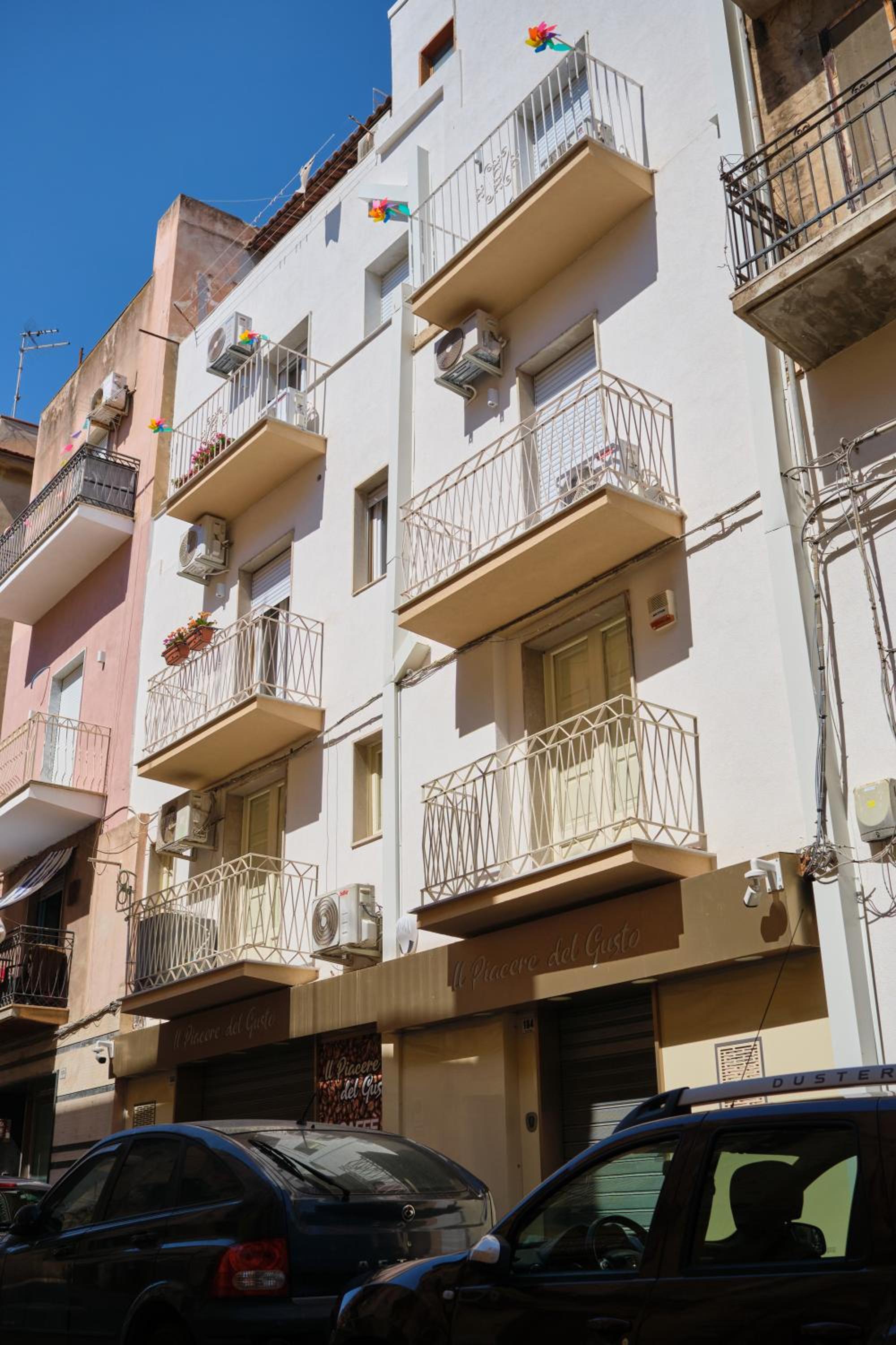 Antifemo - Cairoli Apartments