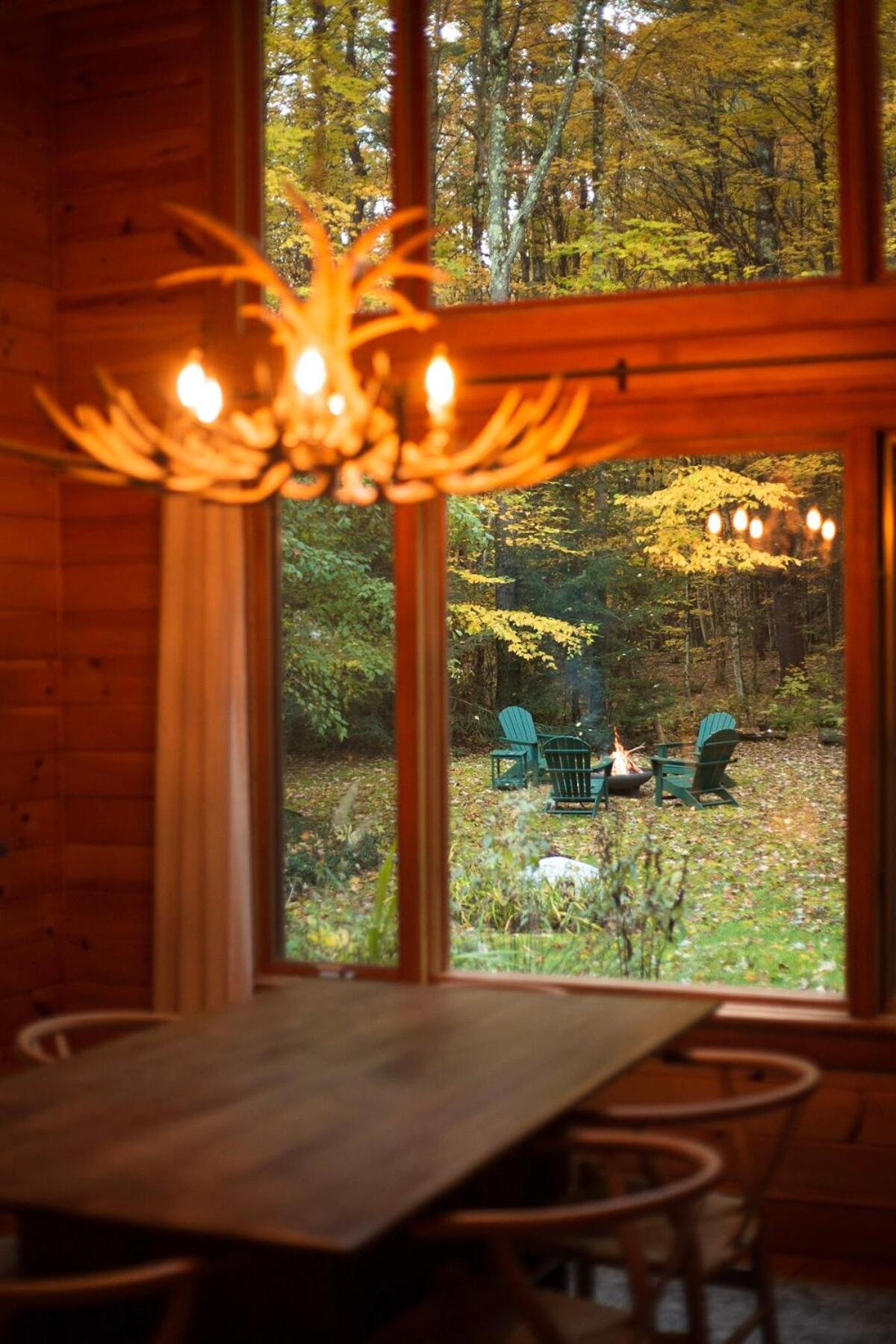 River Ridge Cabin, Clubhouse Included, 2 Units, Forest Setting, River Views, near Stowe