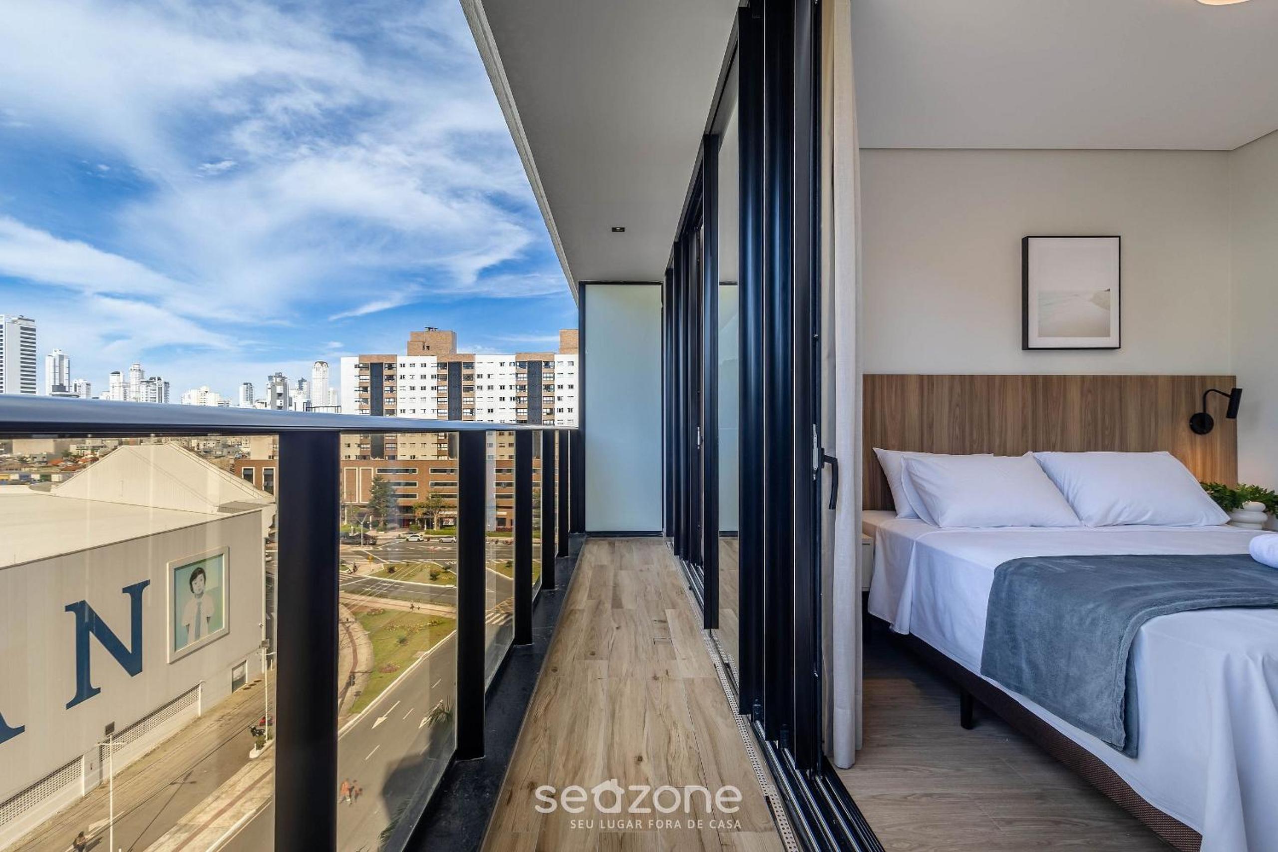 Building with swimming pool next to Balneário Shopping in BC - TSO