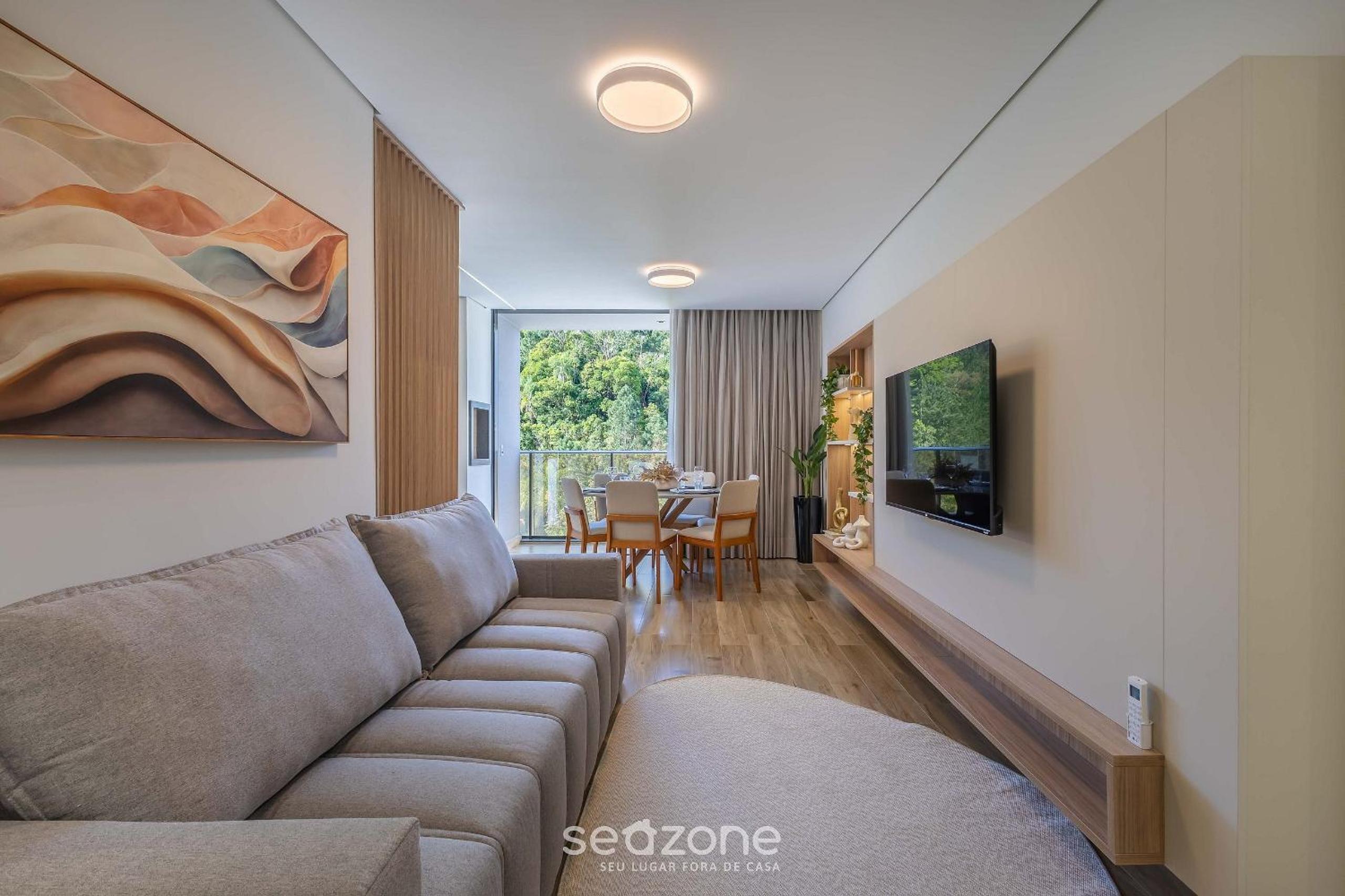 Building with swimming pool next to Balneário Shopping in BC - TSO