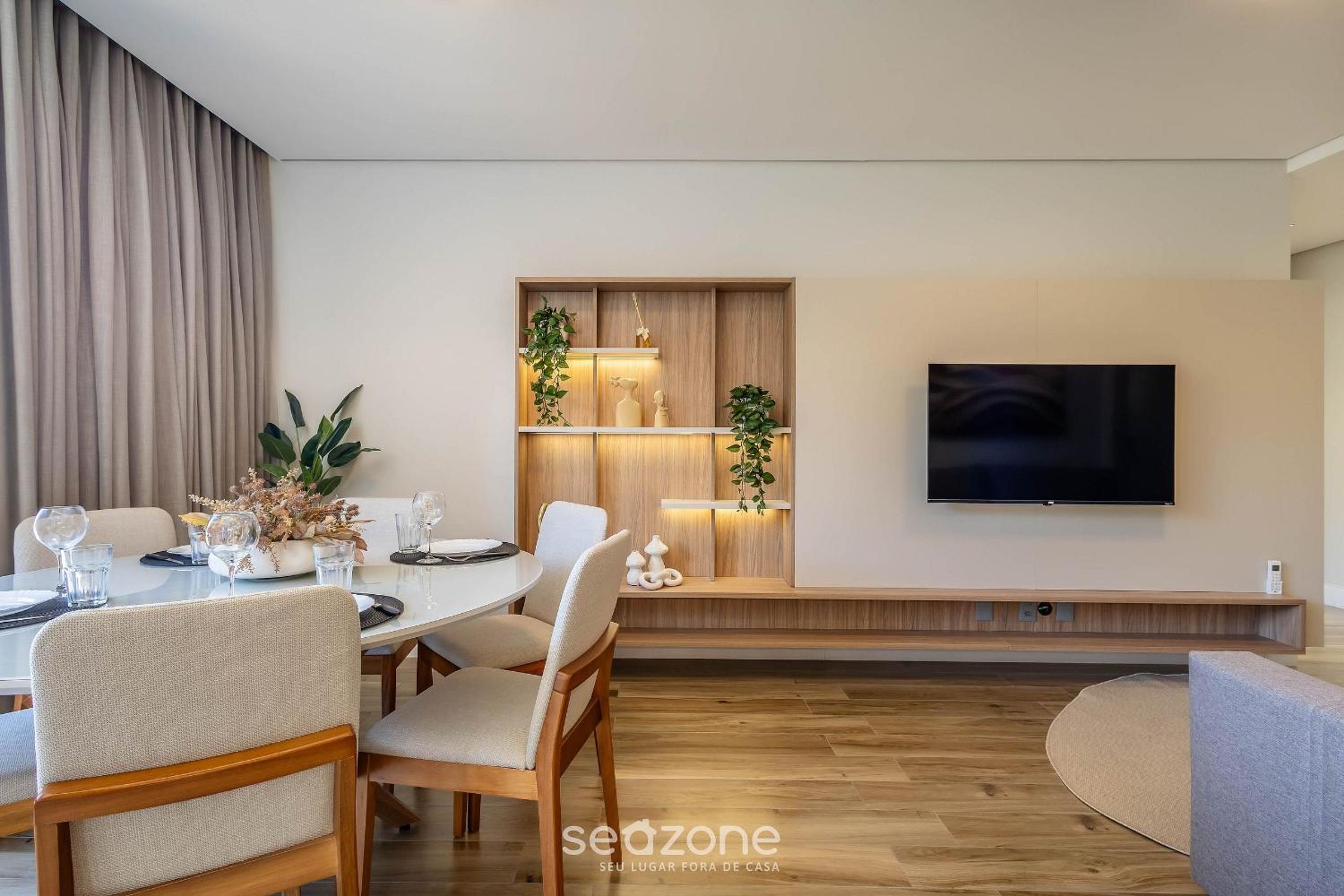 Building with swimming pool next to Balneário Shopping in BC - TSO