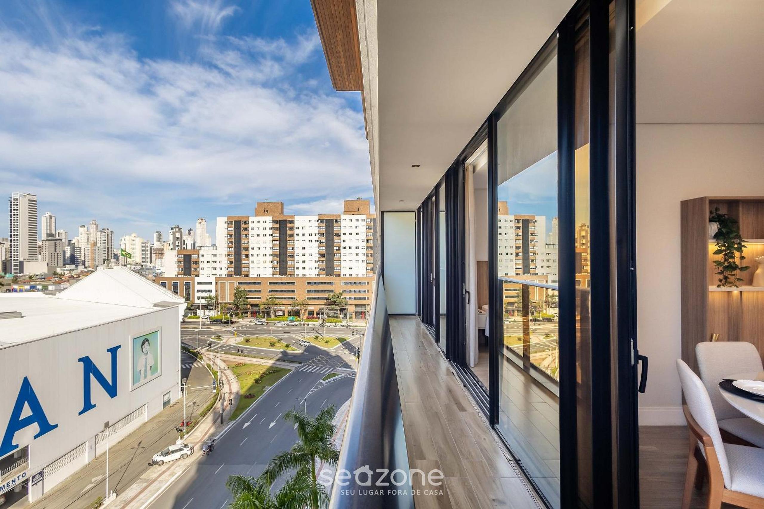 Building with swimming pool next to Balneário Shopping in BC - TSO