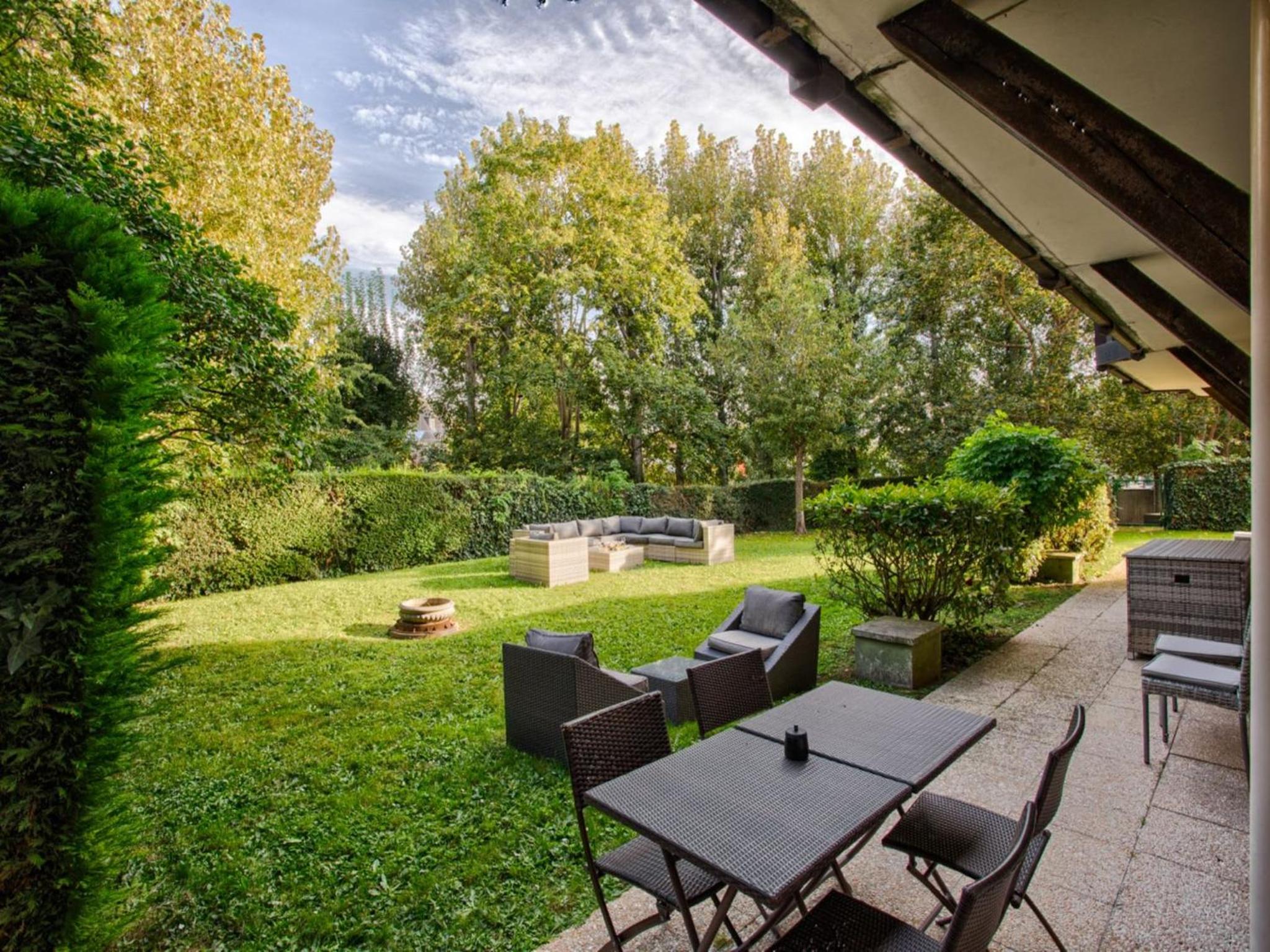 Deauville Lovely Flat with Private Garden