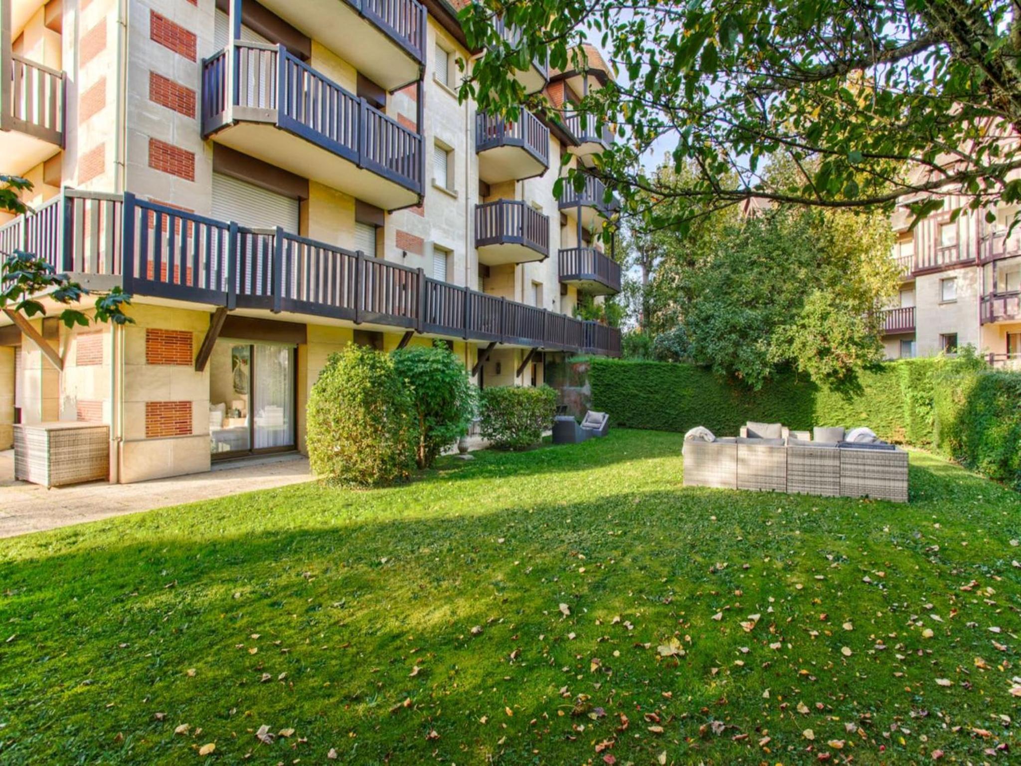 Deauville Lovely Flat with Private Garden