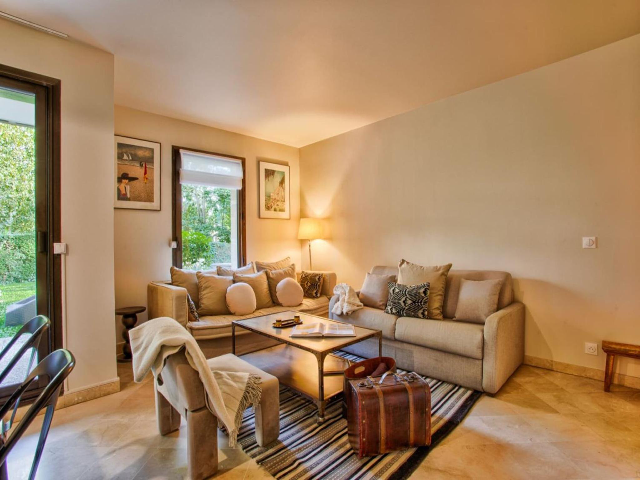 Deauville Lovely Flat with Private Garden