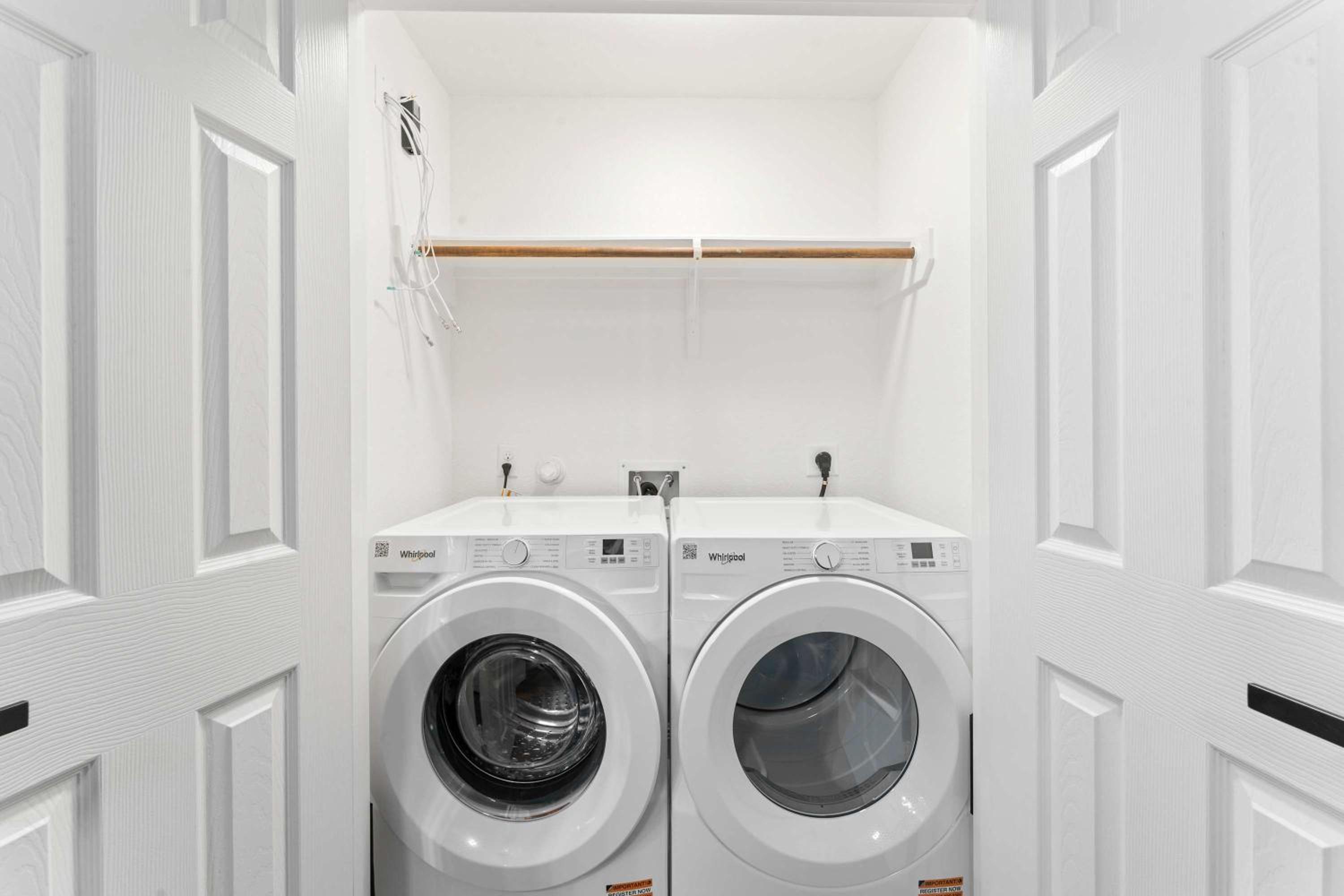 NRG MedCenter Luxe 2BD Home w FencedYard WasherDryer Pet Friendly