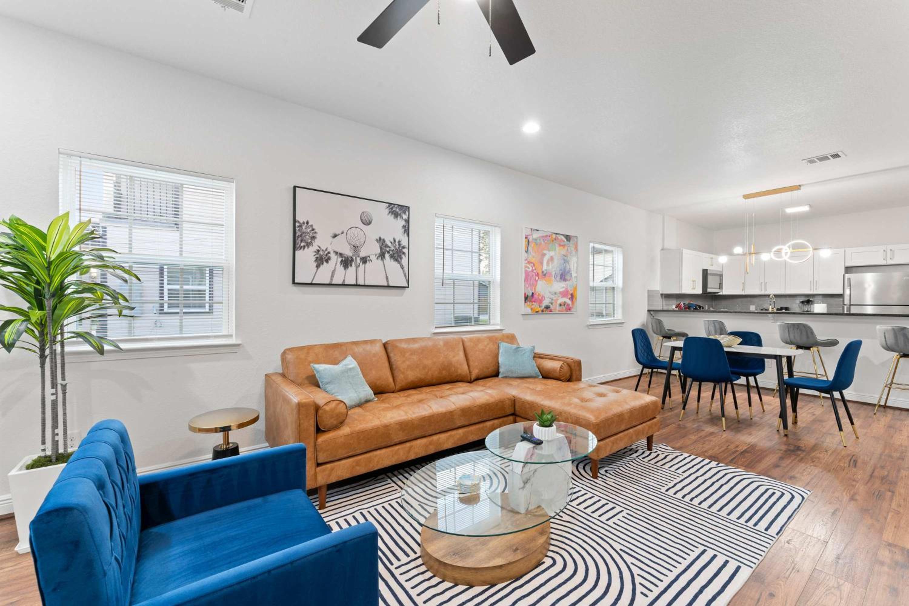 NRG MedCenter Luxe 2BD Home w FencedYard WasherDryer Pet Friendly