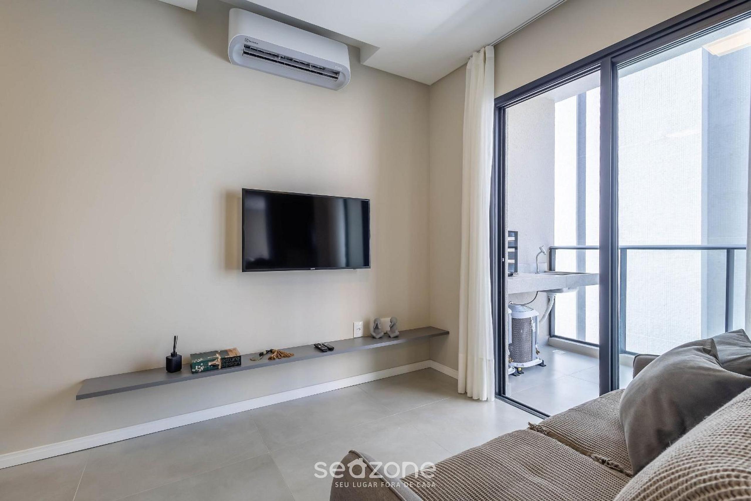 Your exclusive stay just steps from the sea in Meia Praia - FFS!