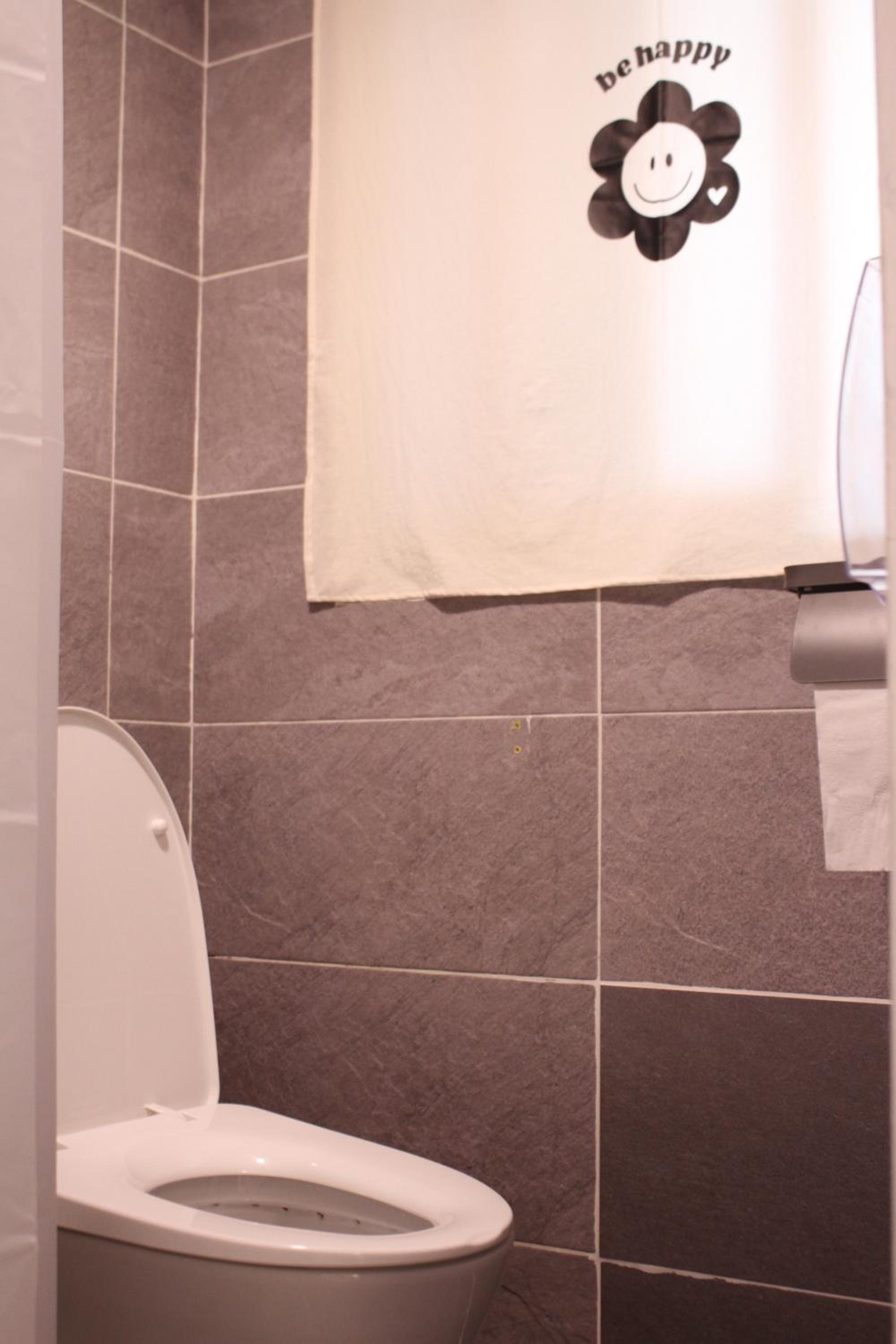Central Hongdae Red Road Stay 4 Beds, Near Mangwon & Sangsu