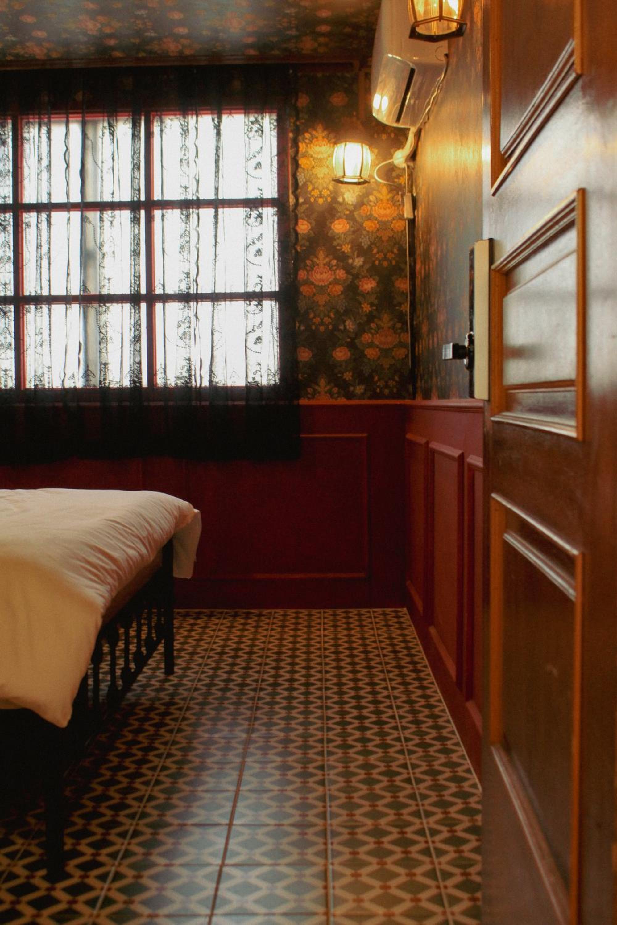 Central Hongdae Red Road Stay 4 Beds, Near Mangwon & Sangsu