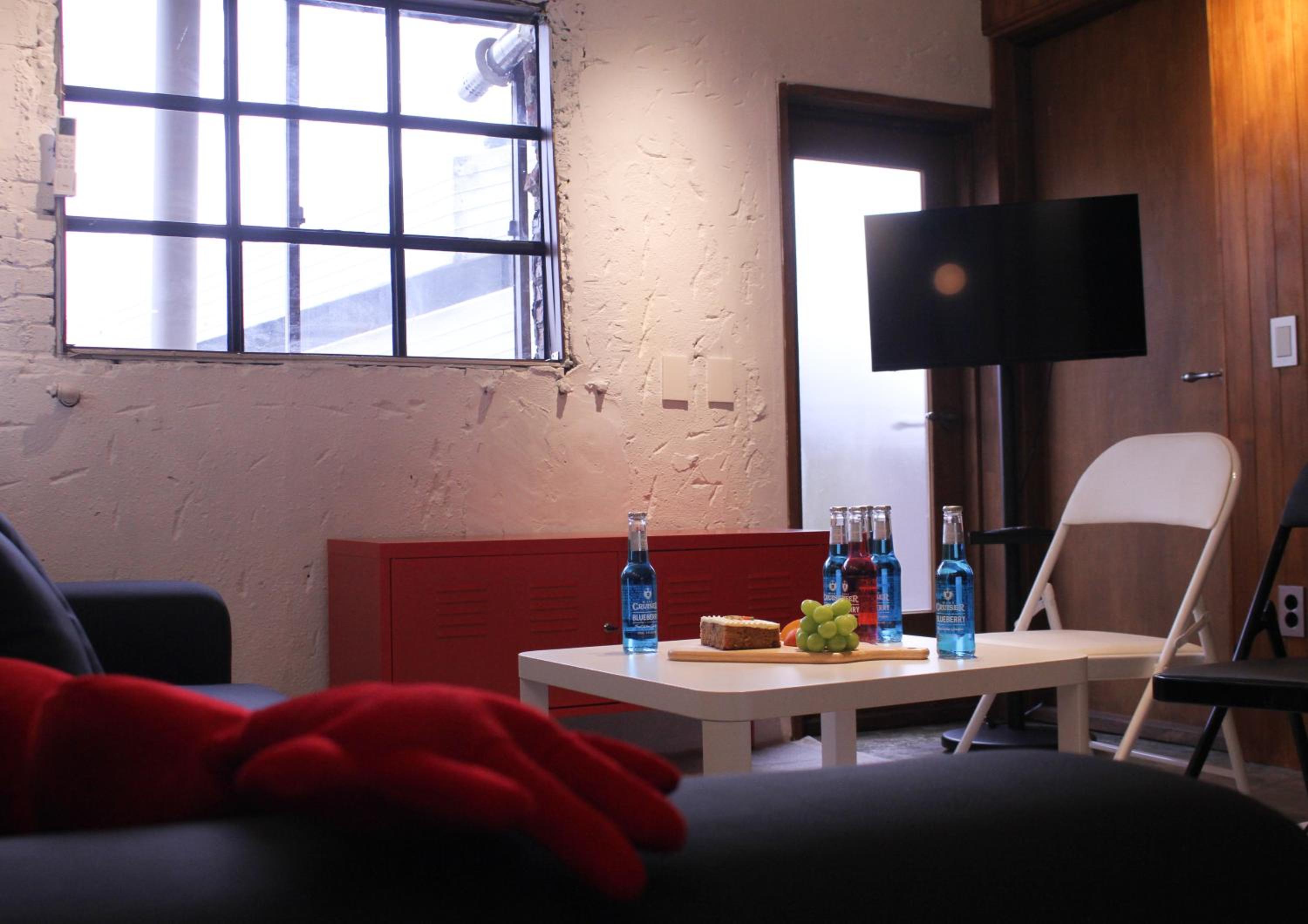 Central Hongdae Red Road Stay 4 Beds, Near Mangwon & Sangsu