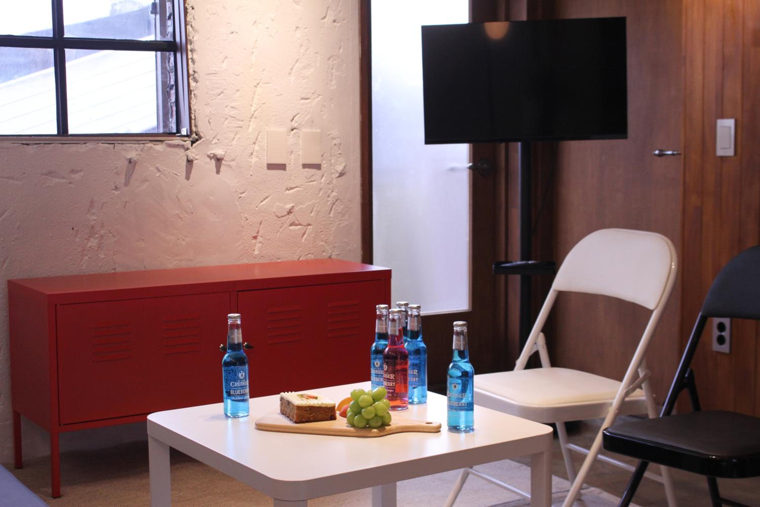 Central Hongdae Red Road Stay 4 Beds, Near Mangwon & Sangsu