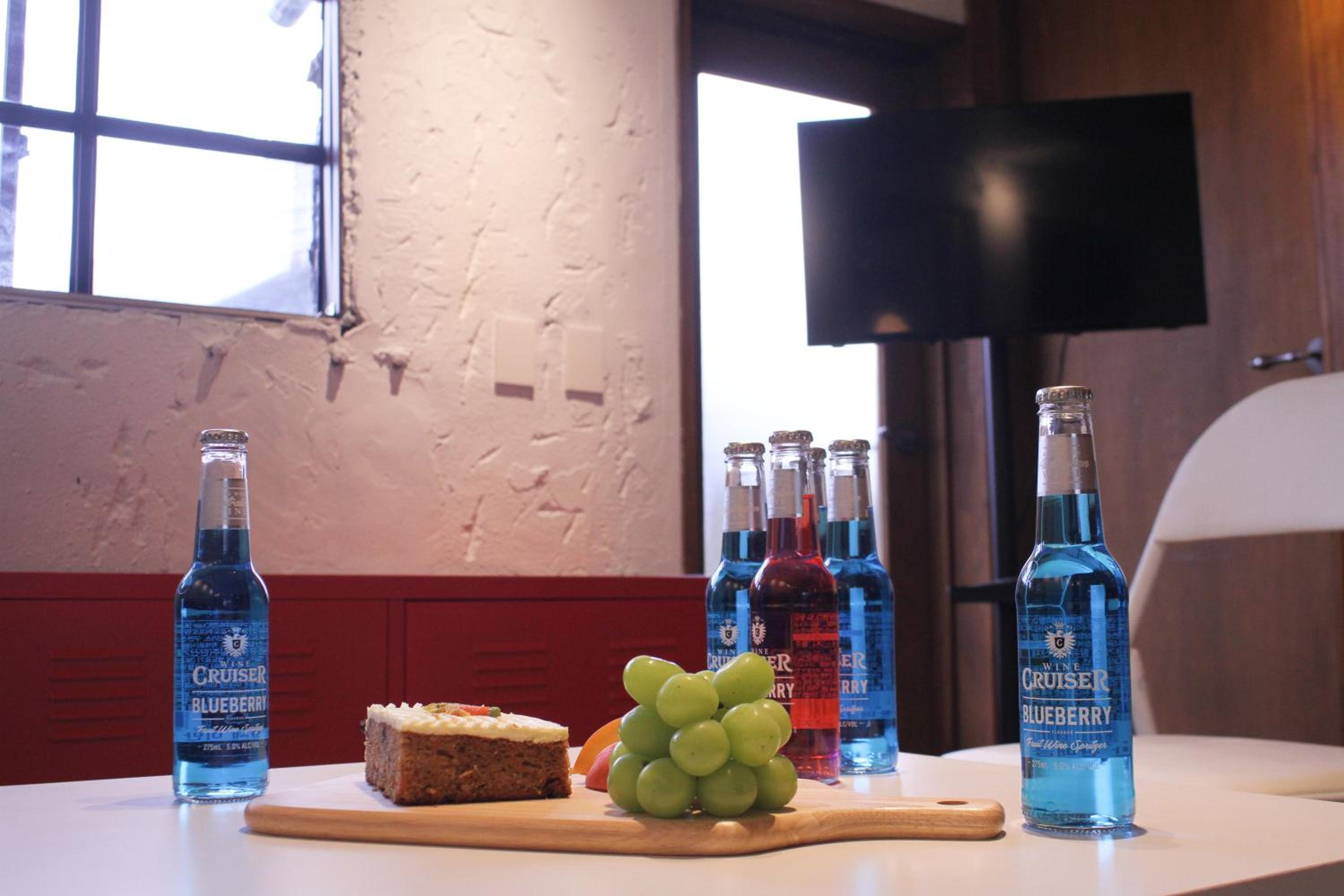 Central Hongdae Red Road Stay 4 Beds, Near Mangwon & Sangsu