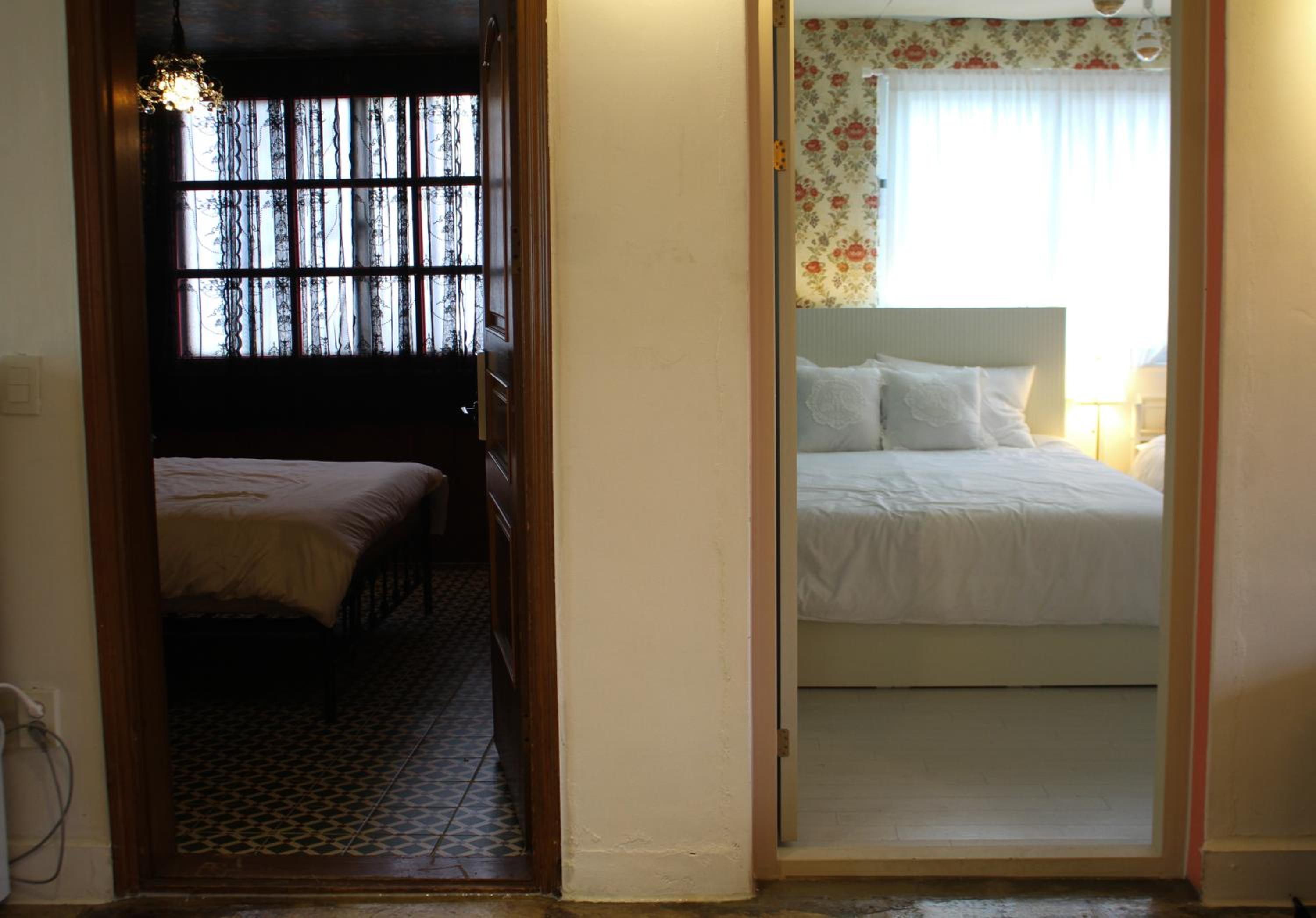 Central Hongdae Red Road Stay 4 Beds, Near Mangwon & Sangsu