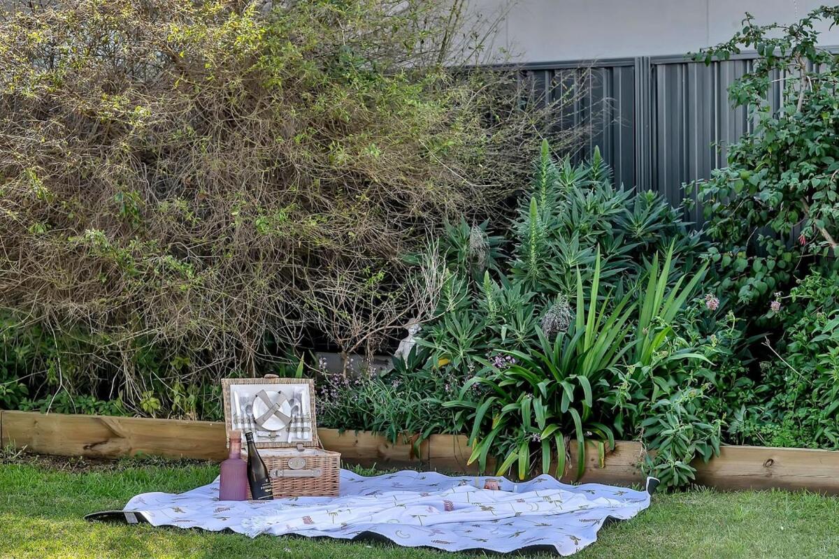 Daisy's Beachside Cottage-Picnic Garden & Games