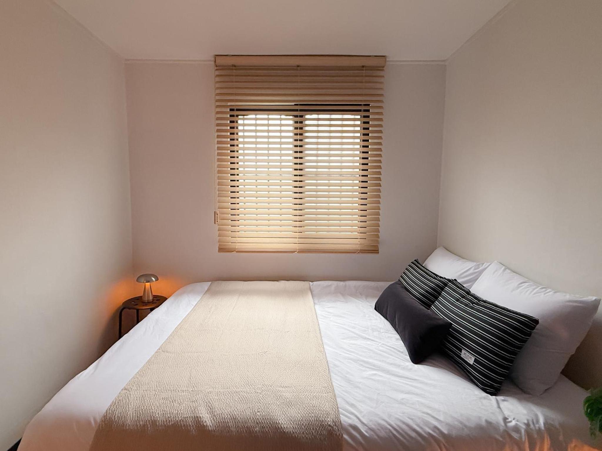 블랙앤우드 하우스, 합정역 도보 5분, 홍대 1정거장, 망원한강공원 Modern Cozy Seoul Loft, Hapjeong station 5 mins walk, Hongdae just 1 stop