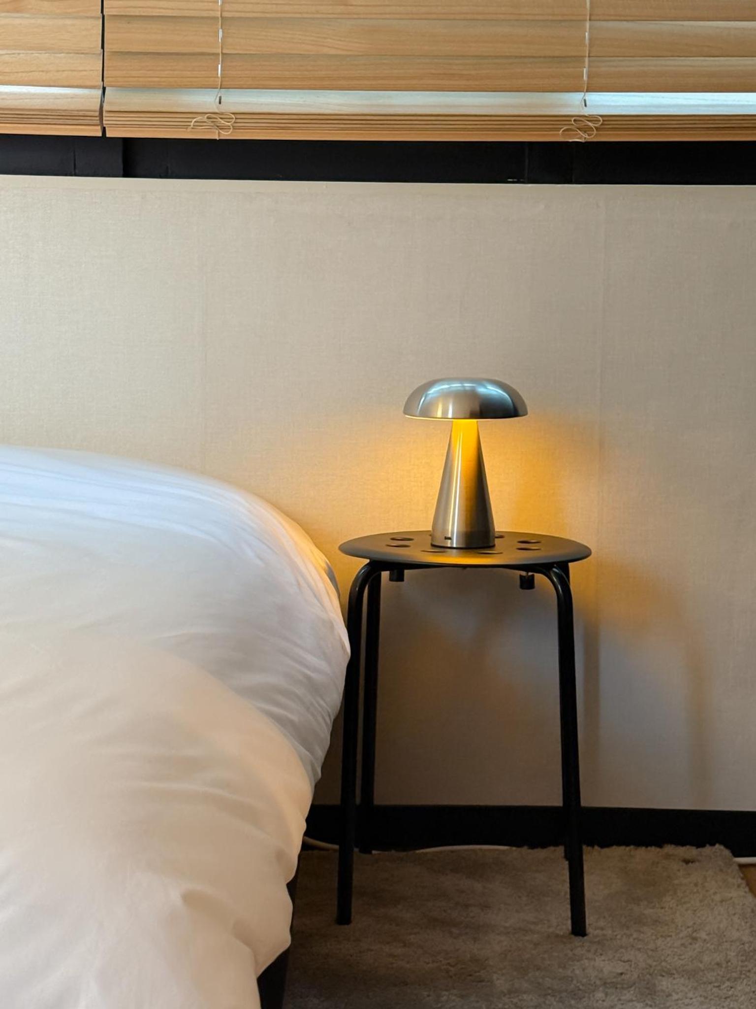 블랙앤우드 하우스, 합정역 도보 5분, 홍대 1정거장, 망원한강공원 Modern Cozy Seoul Loft, Hapjeong station 5 mins walk, Hongdae just 1 stop