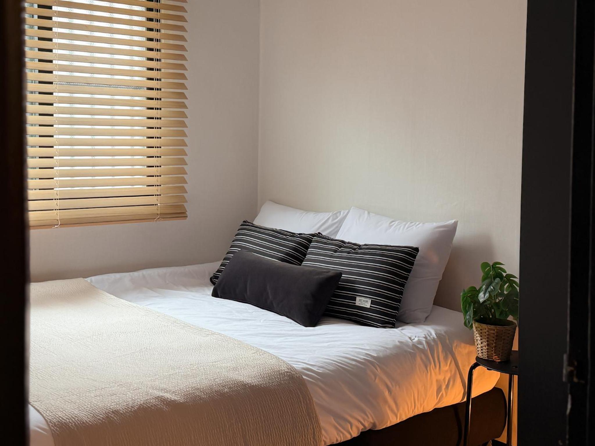 블랙앤우드 하우스, 합정역 도보 5분, 홍대 1정거장, 망원한강공원 Modern Cozy Seoul Loft, Hapjeong station 5 mins walk, Hongdae just 1 stop