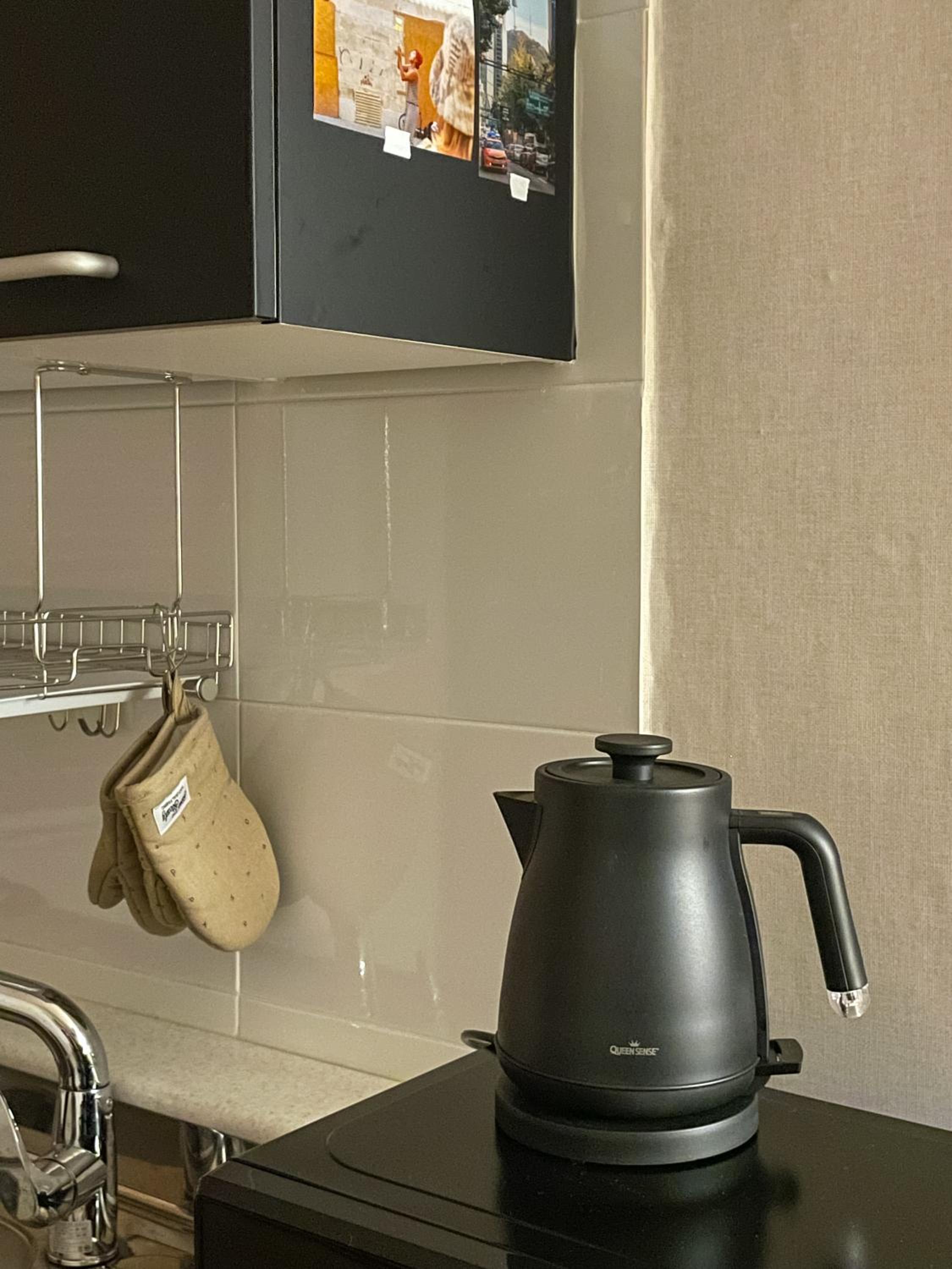 블랙앤우드 하우스, 합정역 도보 5분, 홍대 1정거장, 망원한강공원 Modern Cozy Seoul Loft, Hapjeong station 5 mins walk, Hongdae just 1 stop