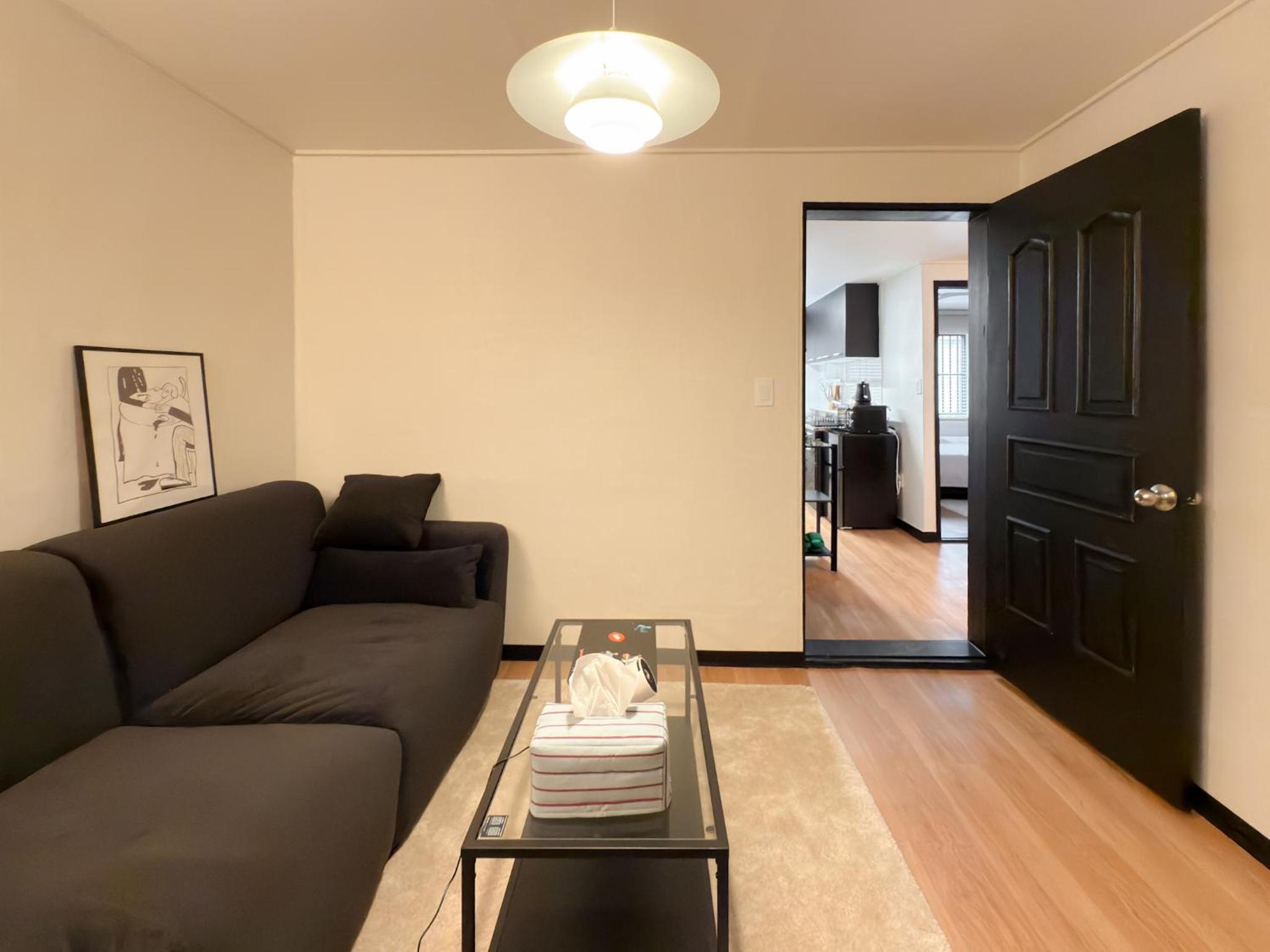 블랙앤우드 하우스, 합정역 도보 5분, 홍대 1정거장, 망원한강공원 Modern Cozy Seoul Loft, Hapjeong station 5 mins walk, Hongdae just 1 stop