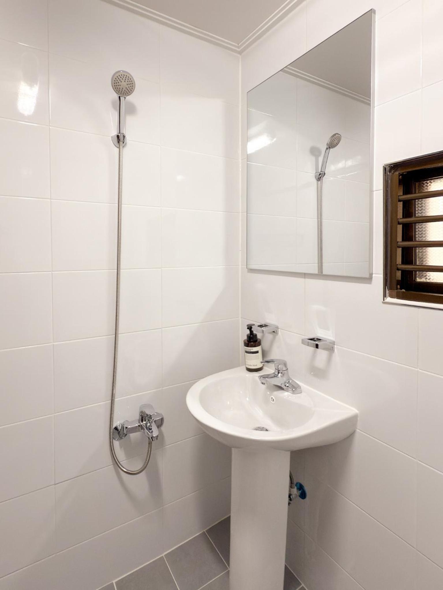블랙앤우드 하우스, 합정역 도보 5분, 홍대 1정거장, 망원한강공원 Modern Cozy Seoul Loft, Hapjeong station 5 mins walk, Hongdae just 1 stop