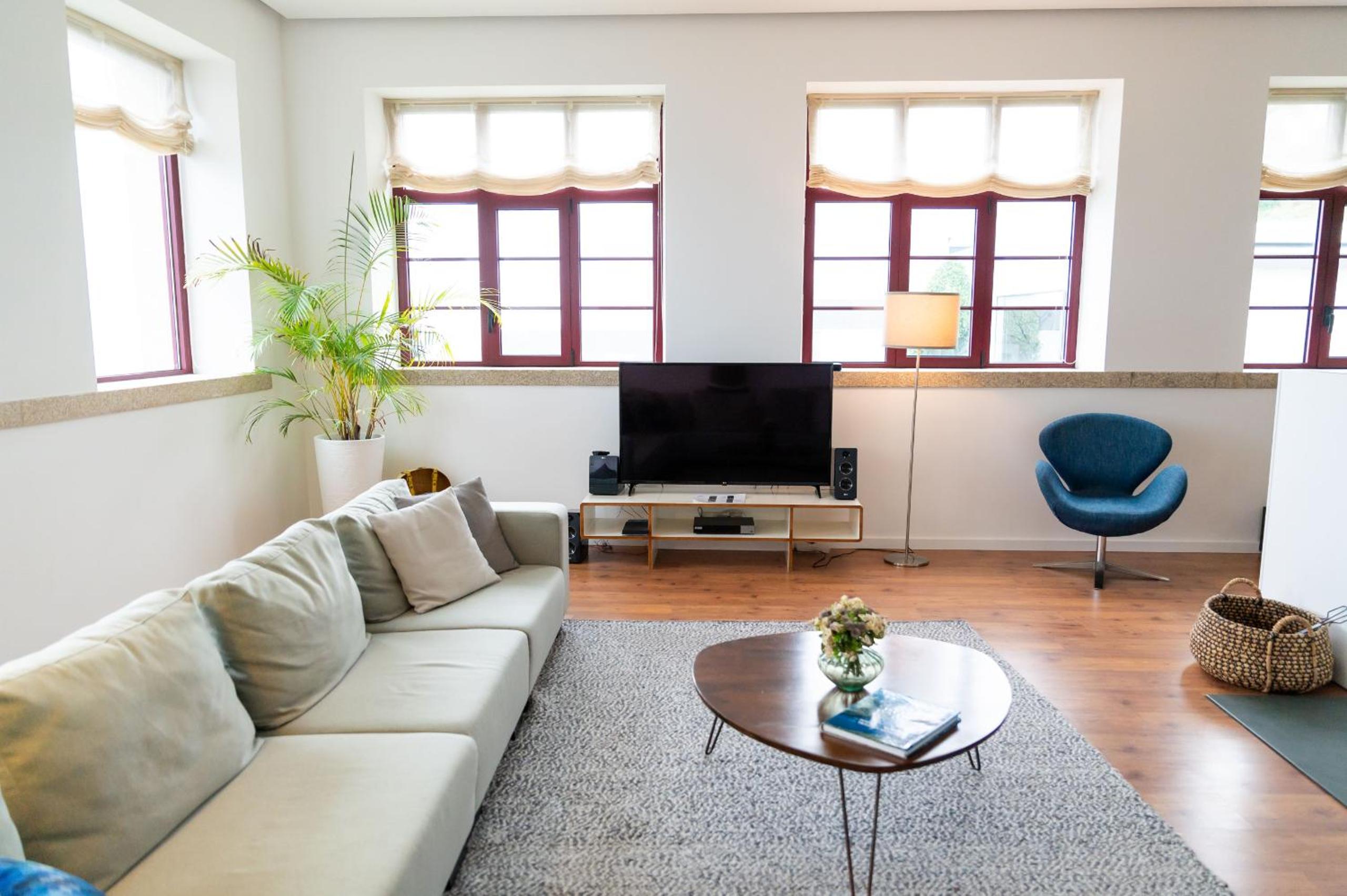 Spacious Villa with Private Pool & Garden in Douro, by Hopstays