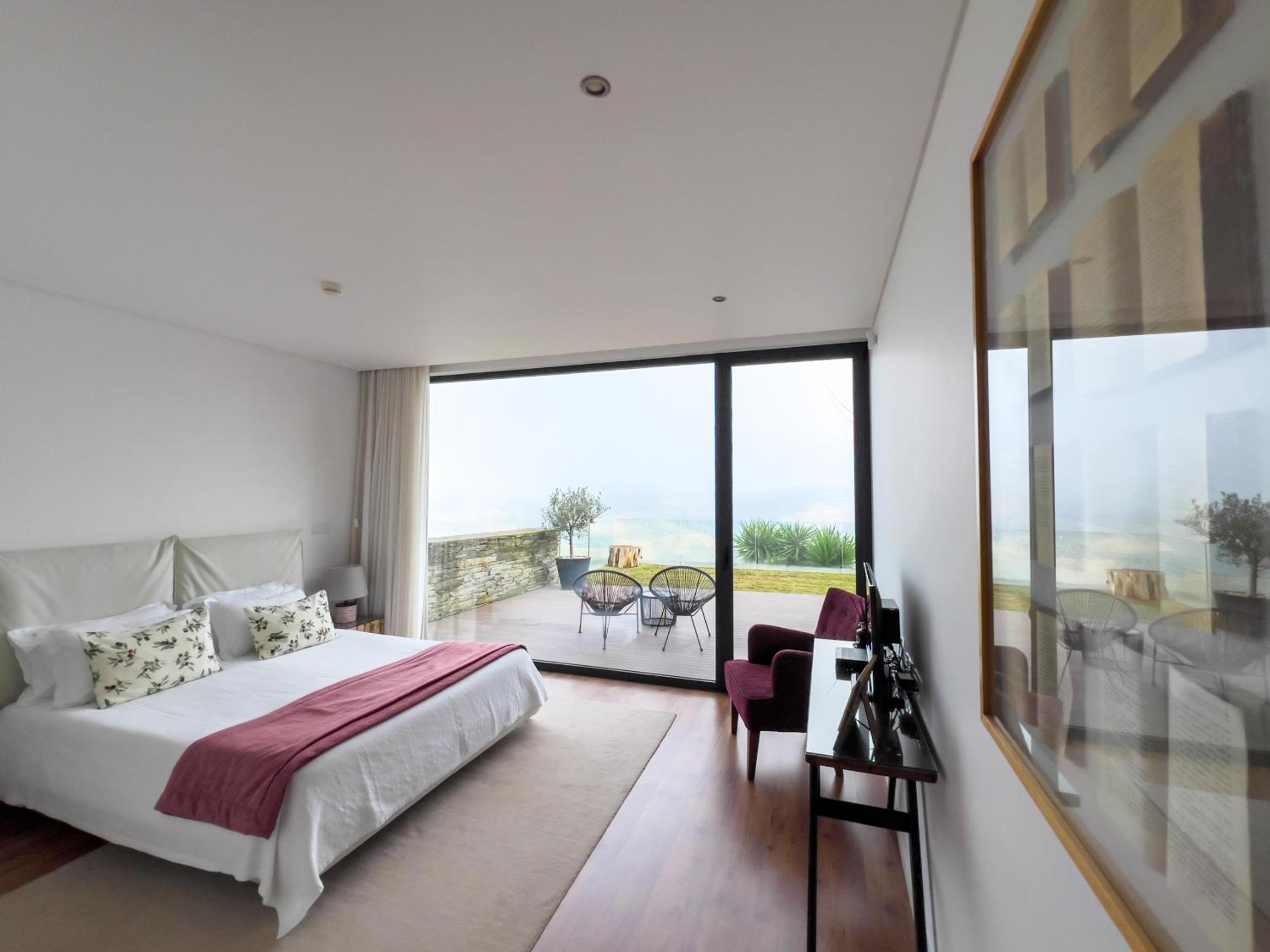 Spacious Villa with Private Pool & Garden in Douro, by Hopstays