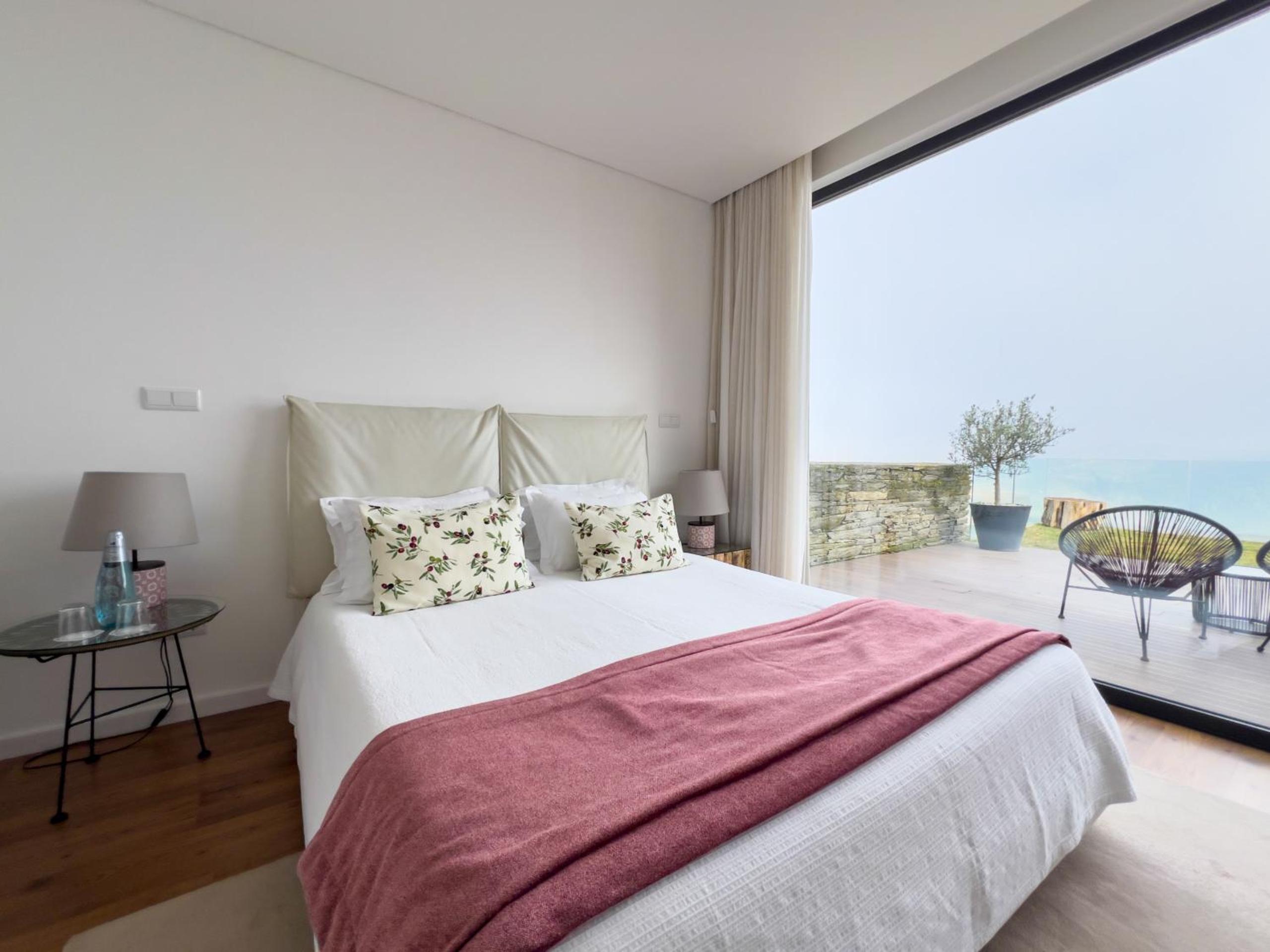 Spacious Villa with Private Pool & Garden in Douro, by Hopstays