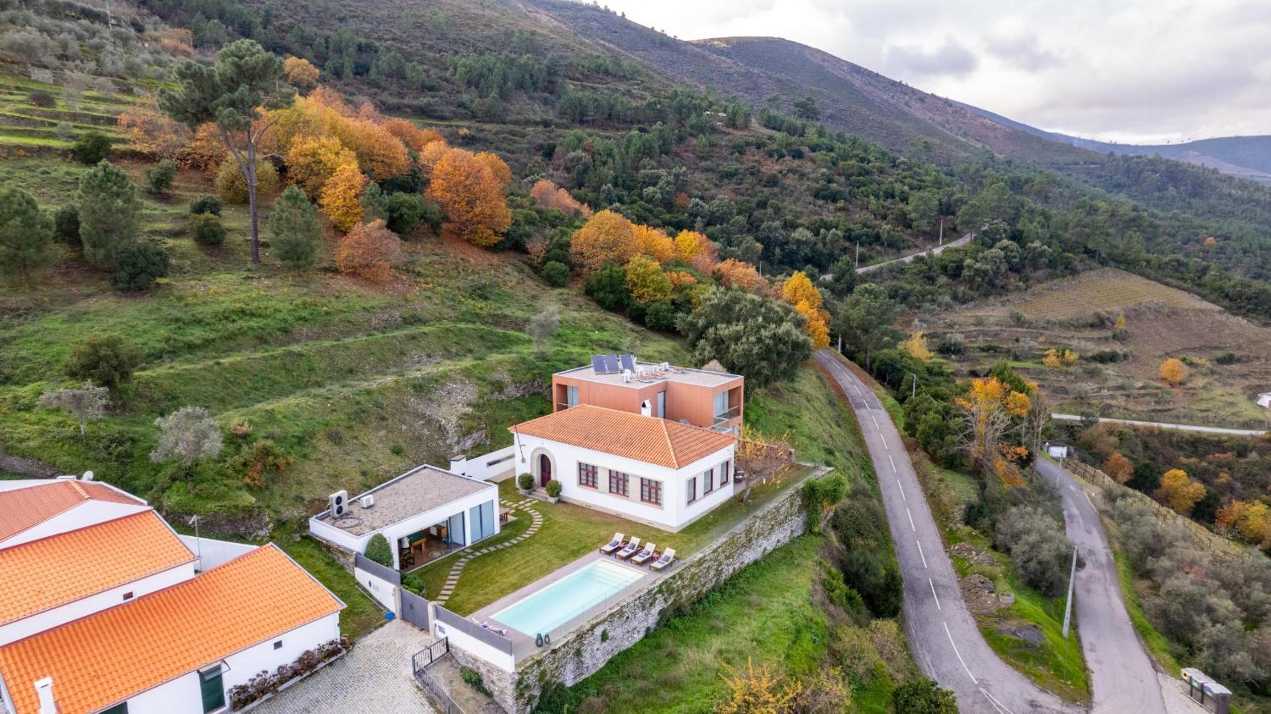Spacious Villa with Private Pool & Garden in Douro, by Hopstays