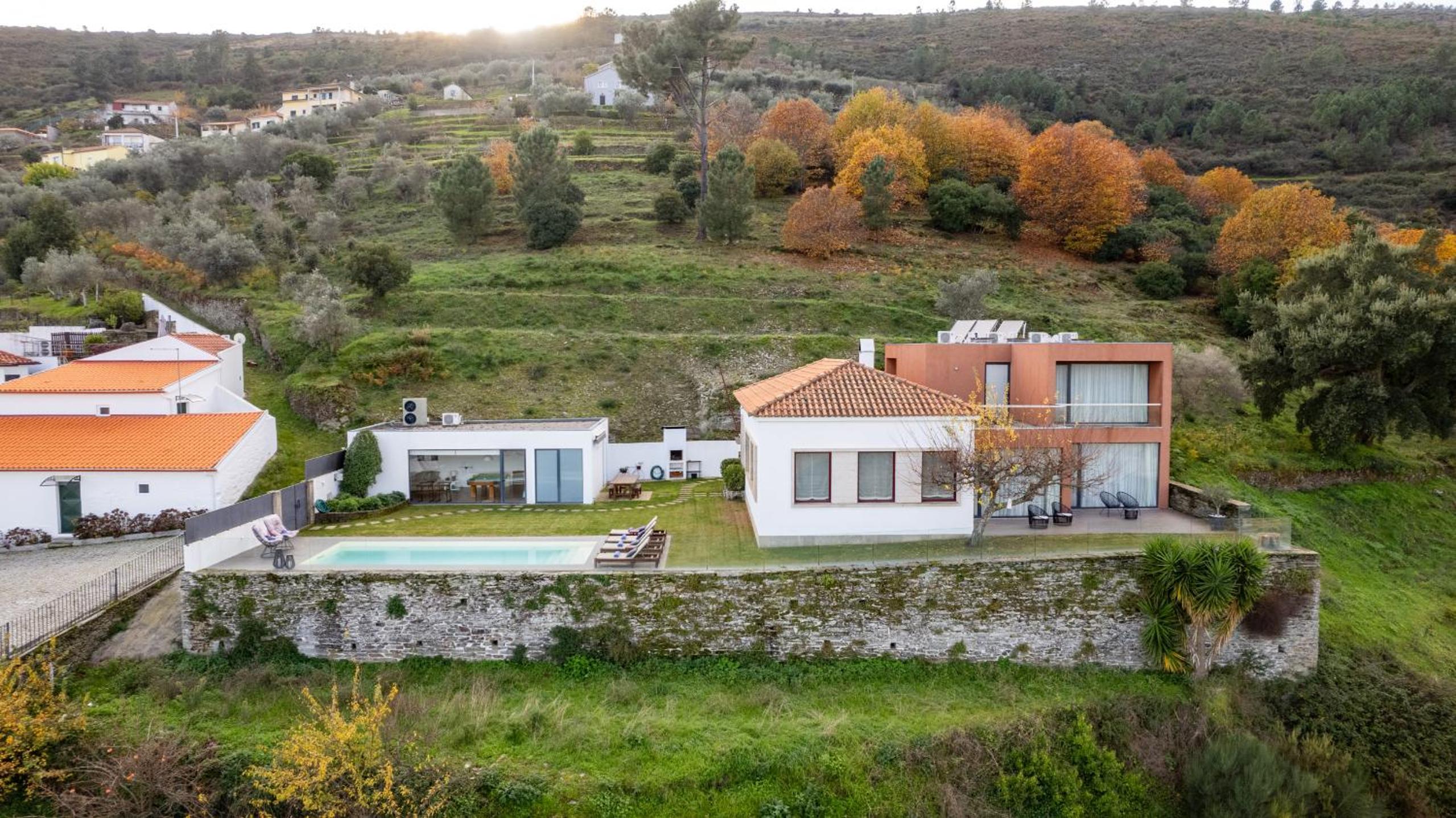 Spacious Villa with Private Pool & Garden in Douro, by Hopstays
