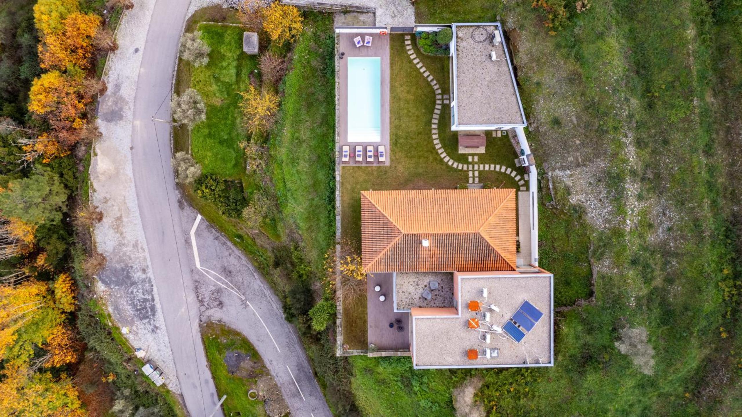 Spacious Villa with Private Pool & Garden in Douro, by Hopstays