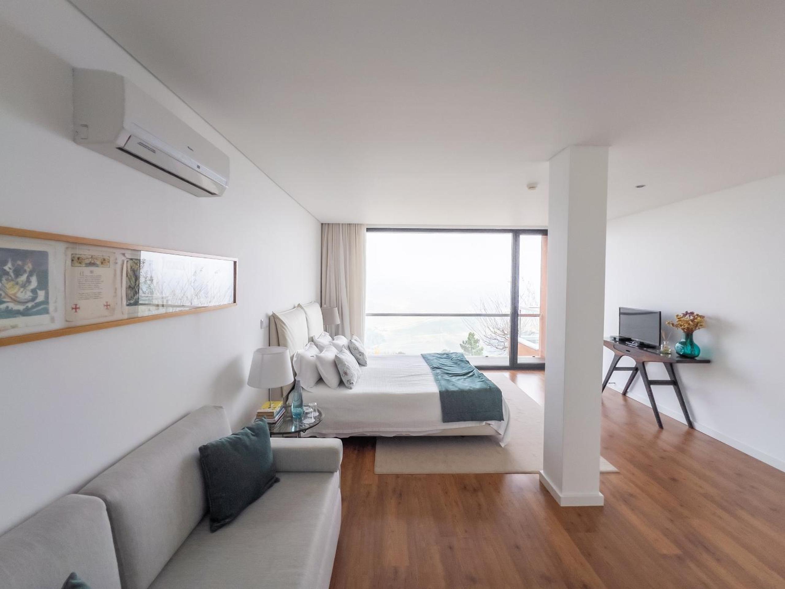 Spacious Villa with Private Pool & Garden in Douro, by Hopstays