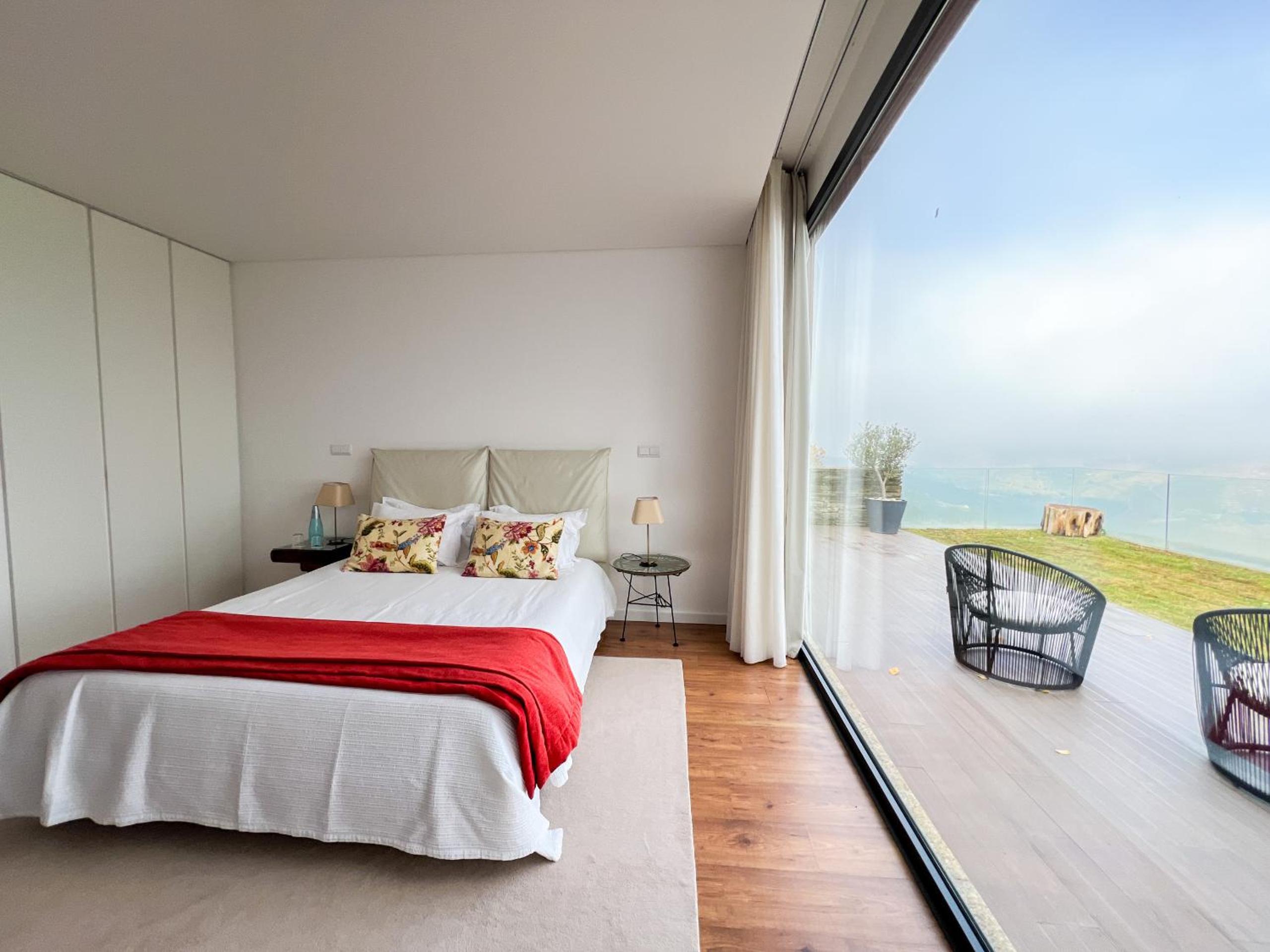 Spacious Villa with Private Pool & Garden in Douro, by Hopstays